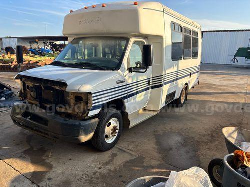 2016 Ford Econoline E-350 (225373 BT) Ford E-350 Government Surplus Auction - Photo #2