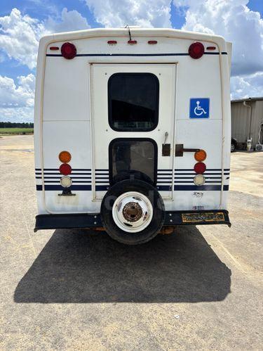 2016 Ford Econoline E-350 (225373 BT) Ford E-350 Government Surplus Auction - Photo #4