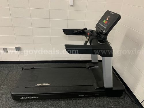 Life Fitness Treadmill(225345 TM)   Government Surplus Auction - Photo #2