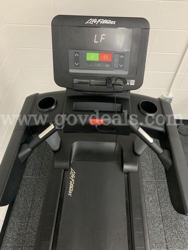 Life Fitness Treadmill(225345 TM)   Government Surplus Auction - Photo #3