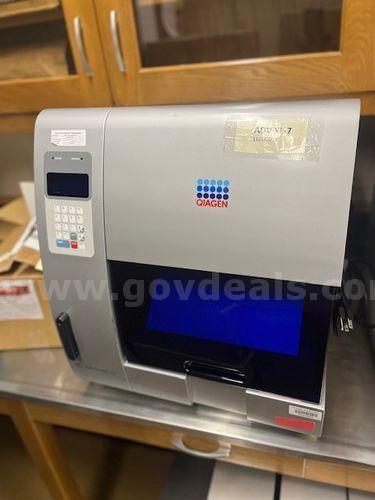 Quantification Instrument,  Bio-Robot Qiagen, M-VAC Unit Equipment (225757 DC)   Government Surplus Auction - Photo #4