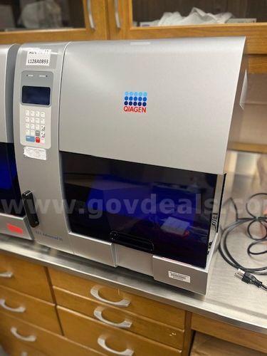 Quantification Instrument,  Bio-Robot Qiagen, M-VAC Unit Equipment (225757 DC)   Government Surplus Auction - Photo #6
