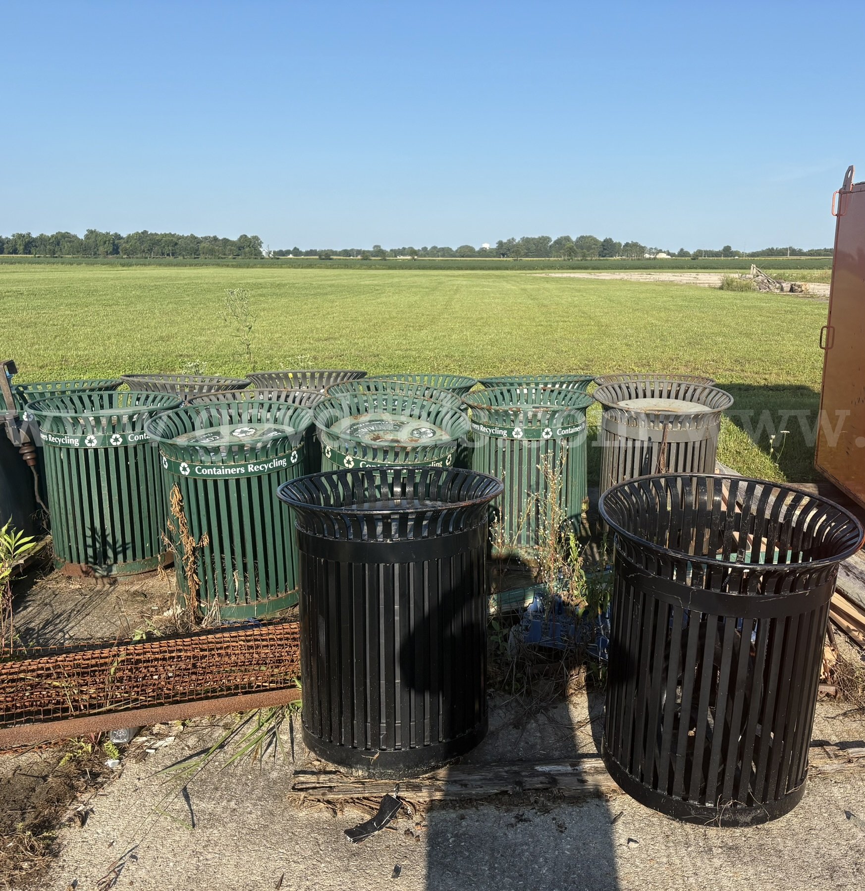 Metal Commercial Waste Cans   Government Surplus Auction - Primary Photo