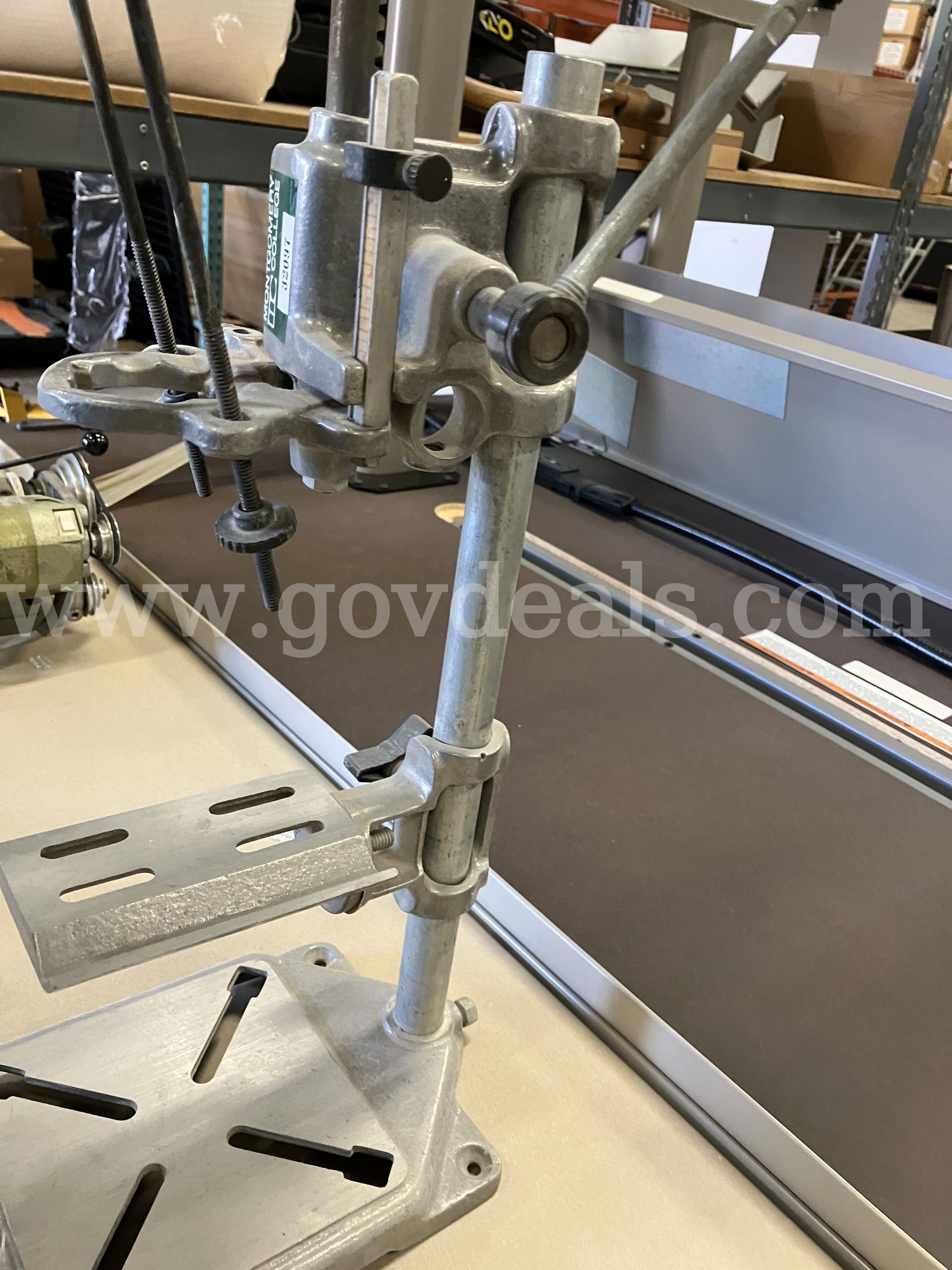 Portable Bench Drill Press CRAFTSMAN 335.25926 Government Surplus Auction - Photo #3