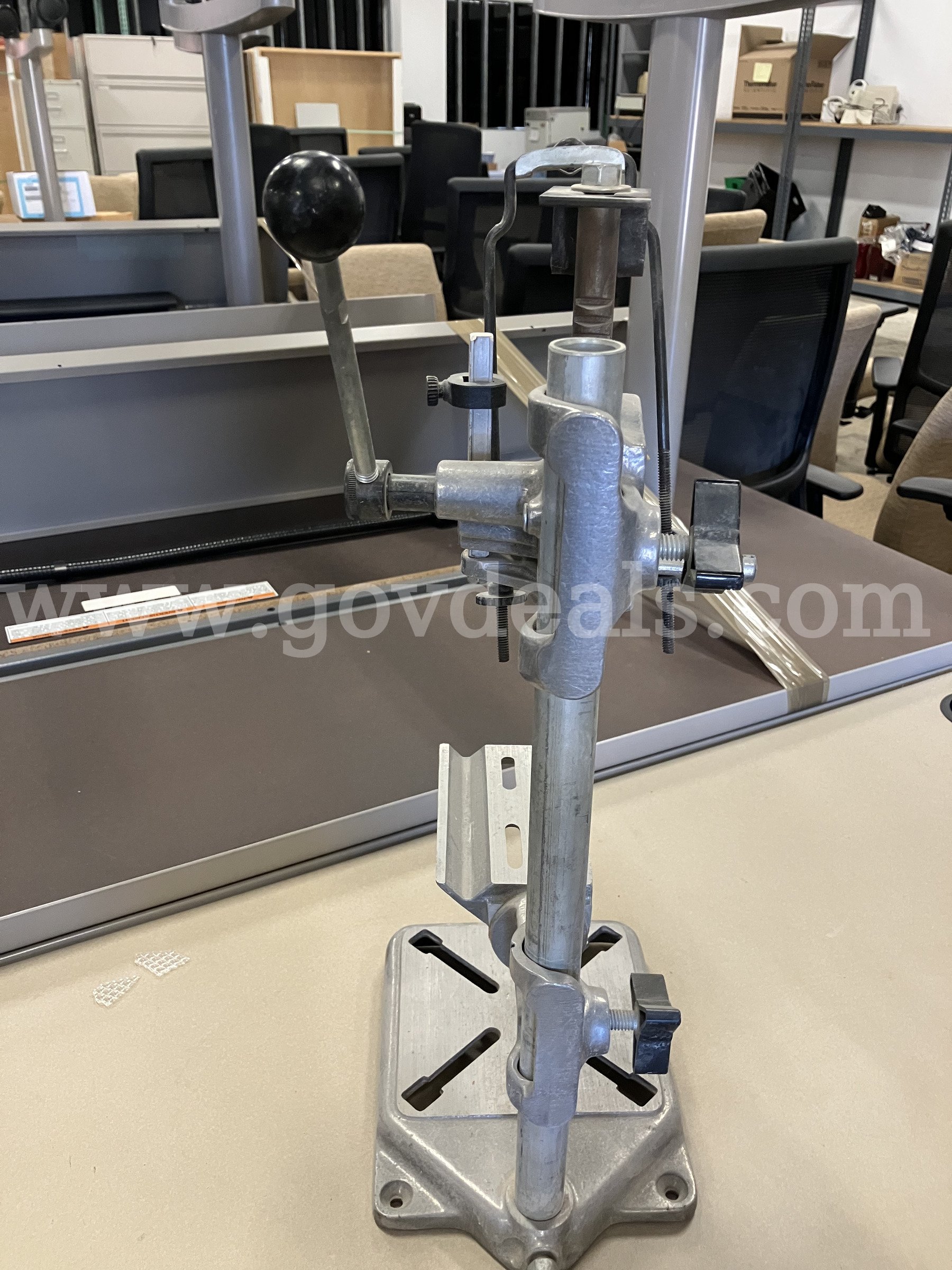 Portable Bench Drill Press CRAFTSMAN 335.25926 Government Surplus Auction - Photo #4