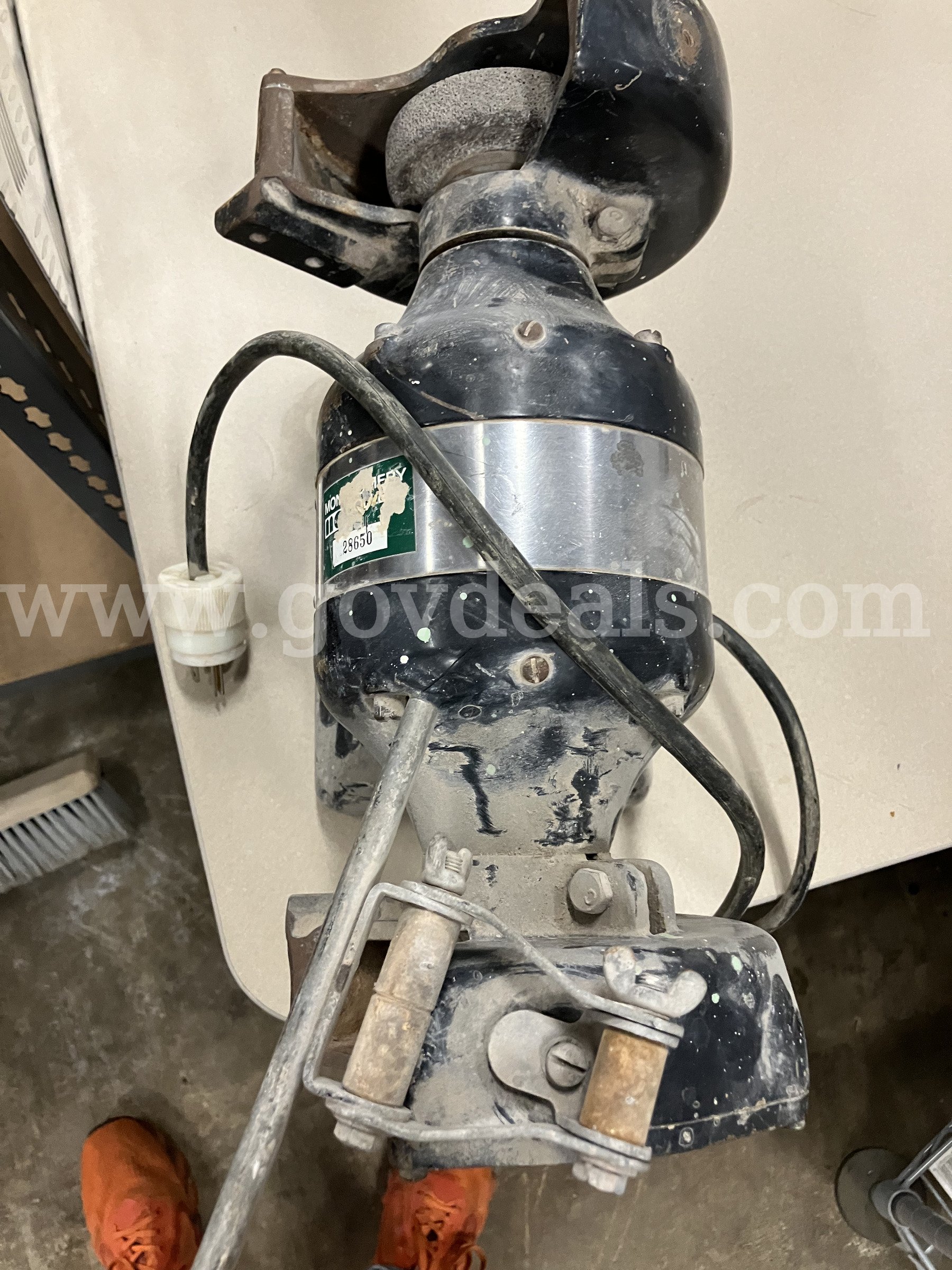 Double Wheel Bench Grinder   Government Surplus Auction - Photo #3