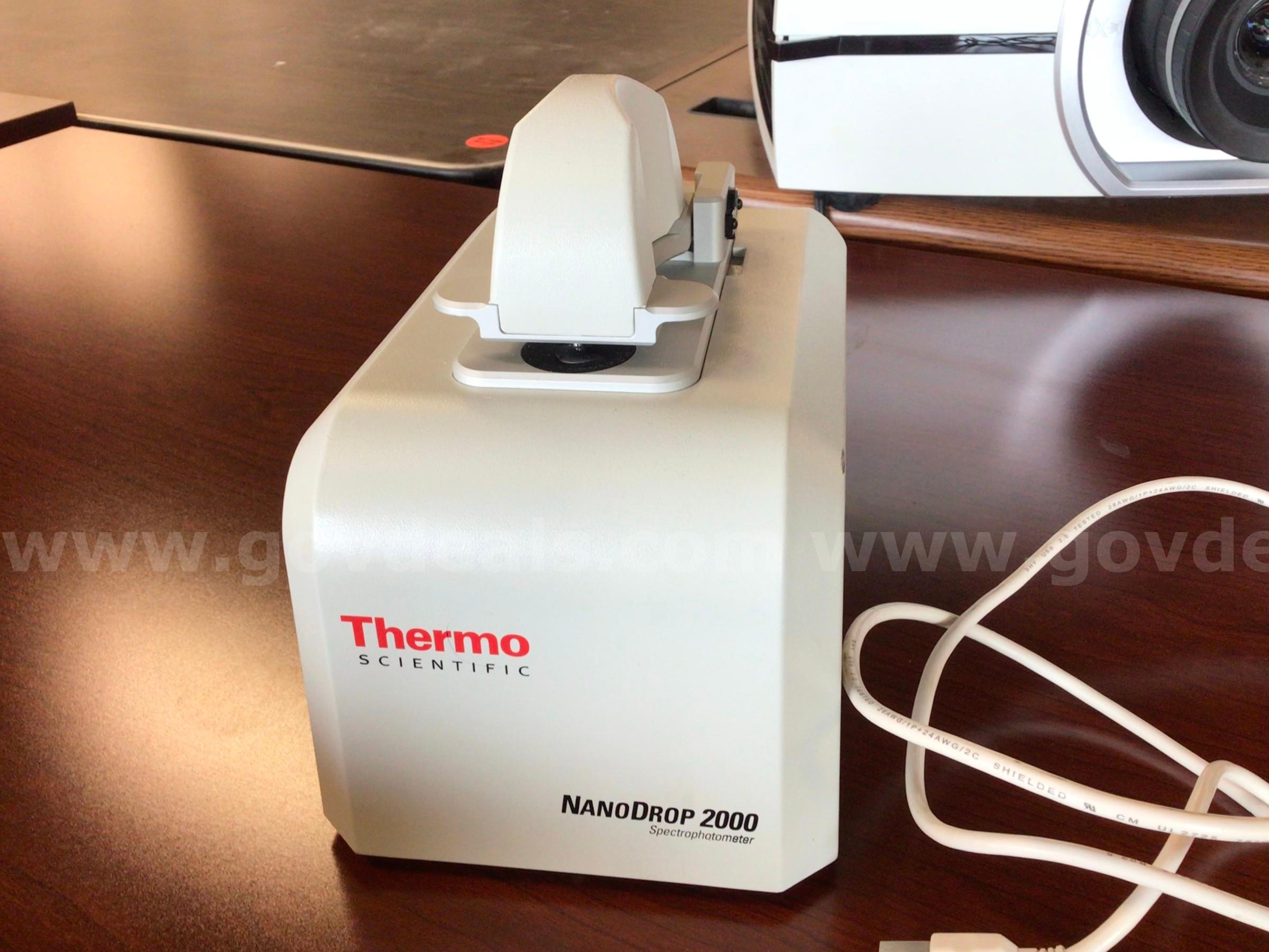 Nanodrop 2000 UV-Vis Spectrophotometer