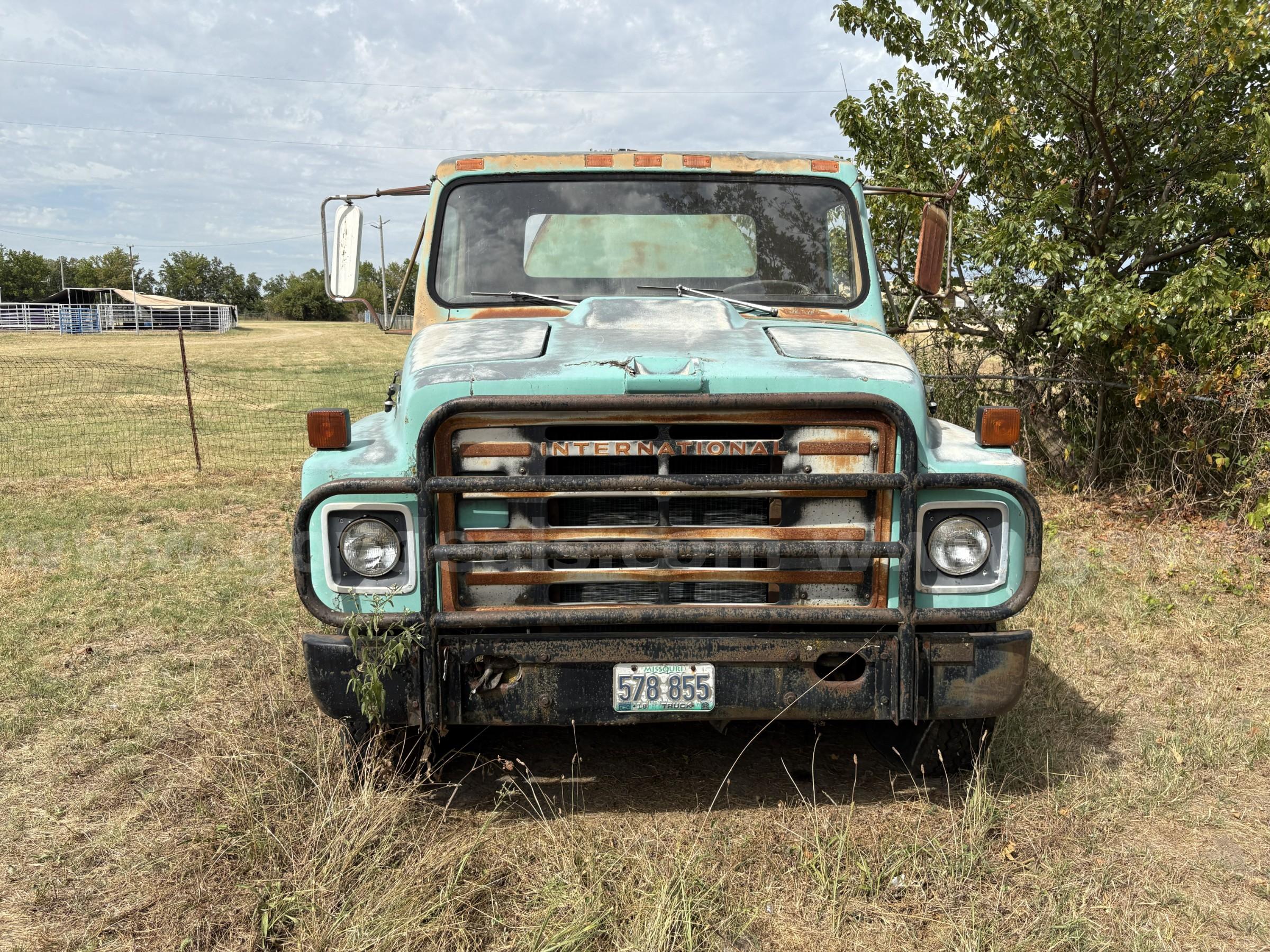 International Water Truck International  Government Surplus Auction - Photo #2