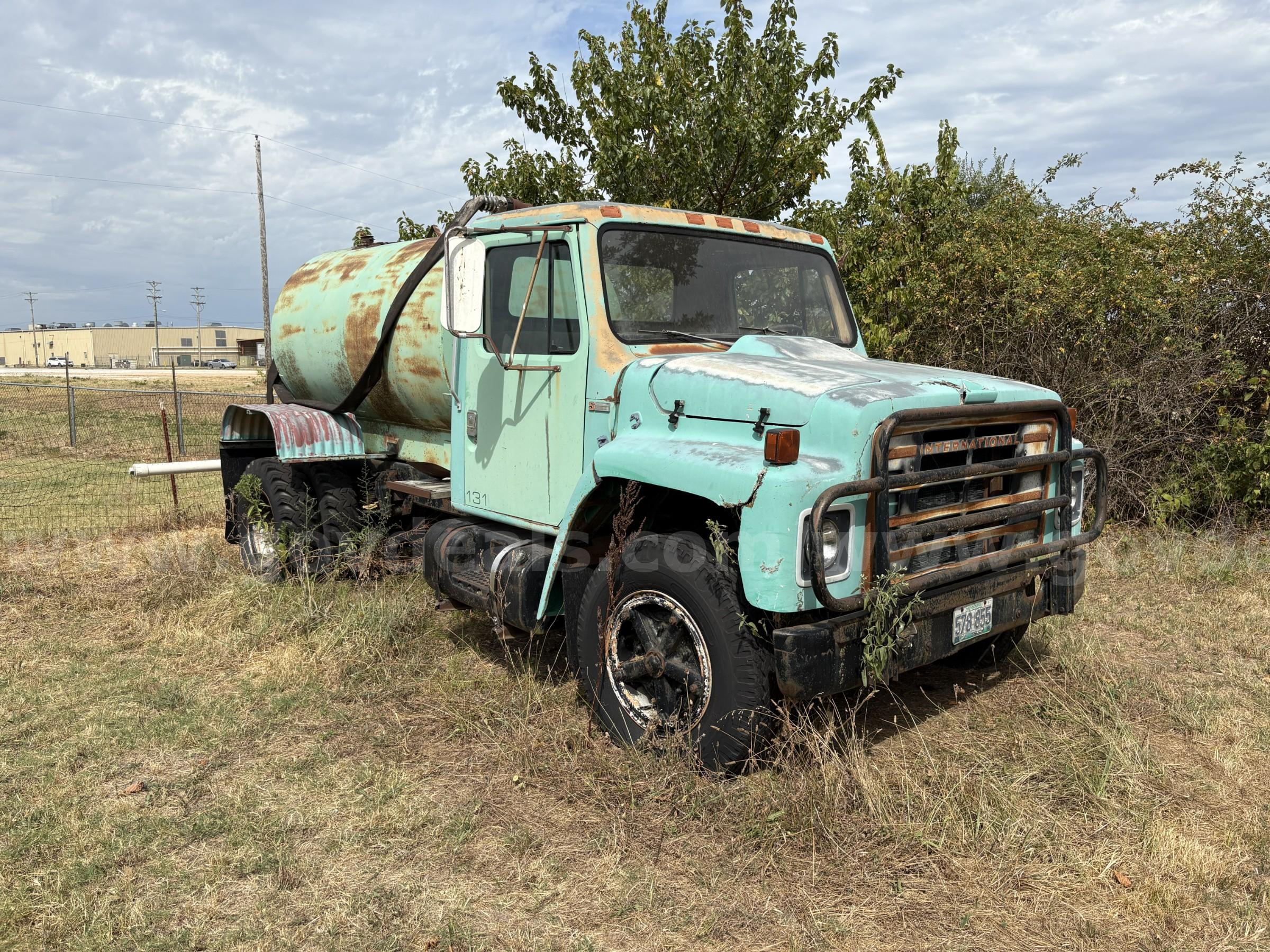 International Water Truck International  Government Surplus Auction - Photo #3