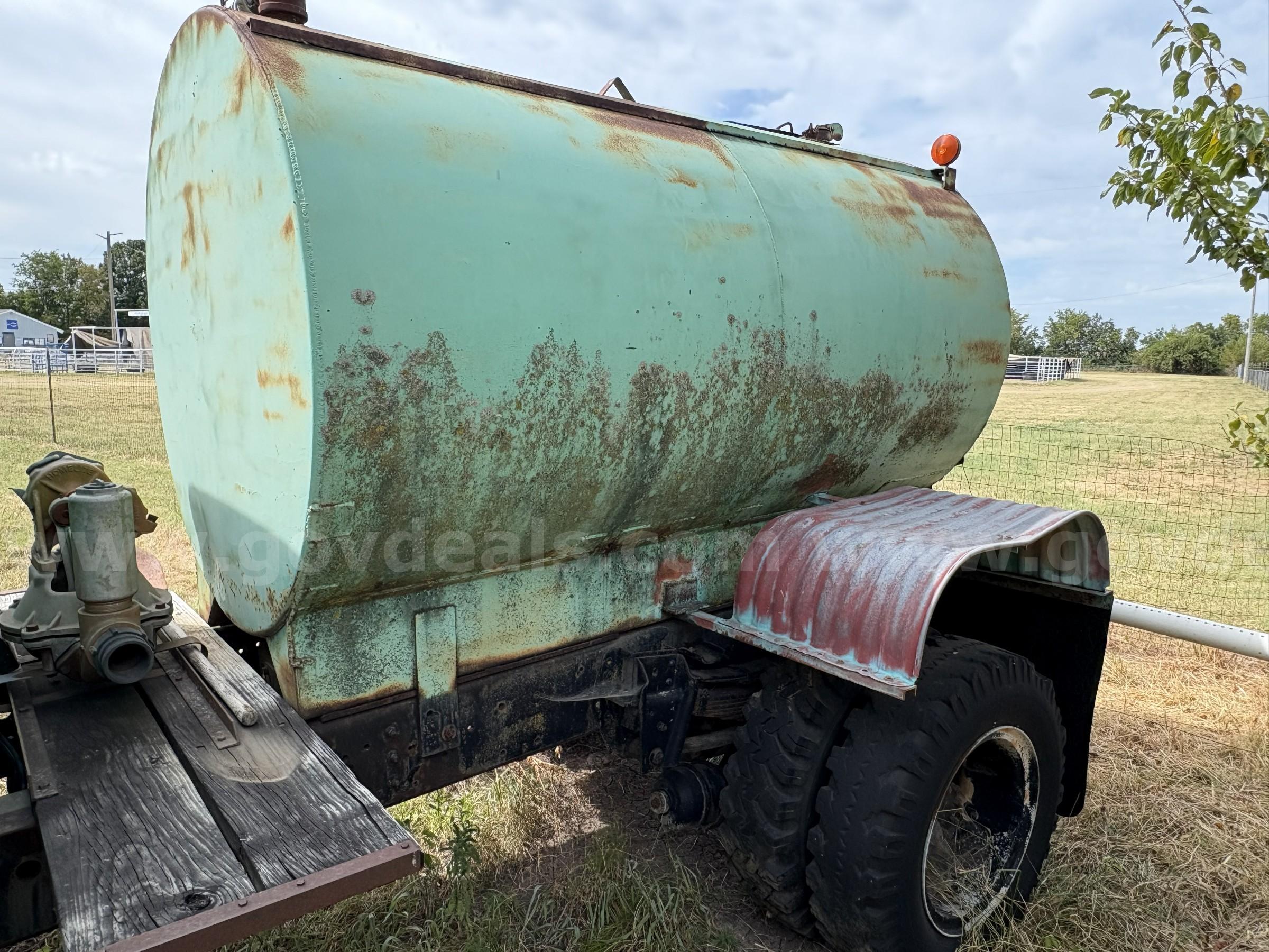 International Water Truck International  Government Surplus Auction - Photo #4