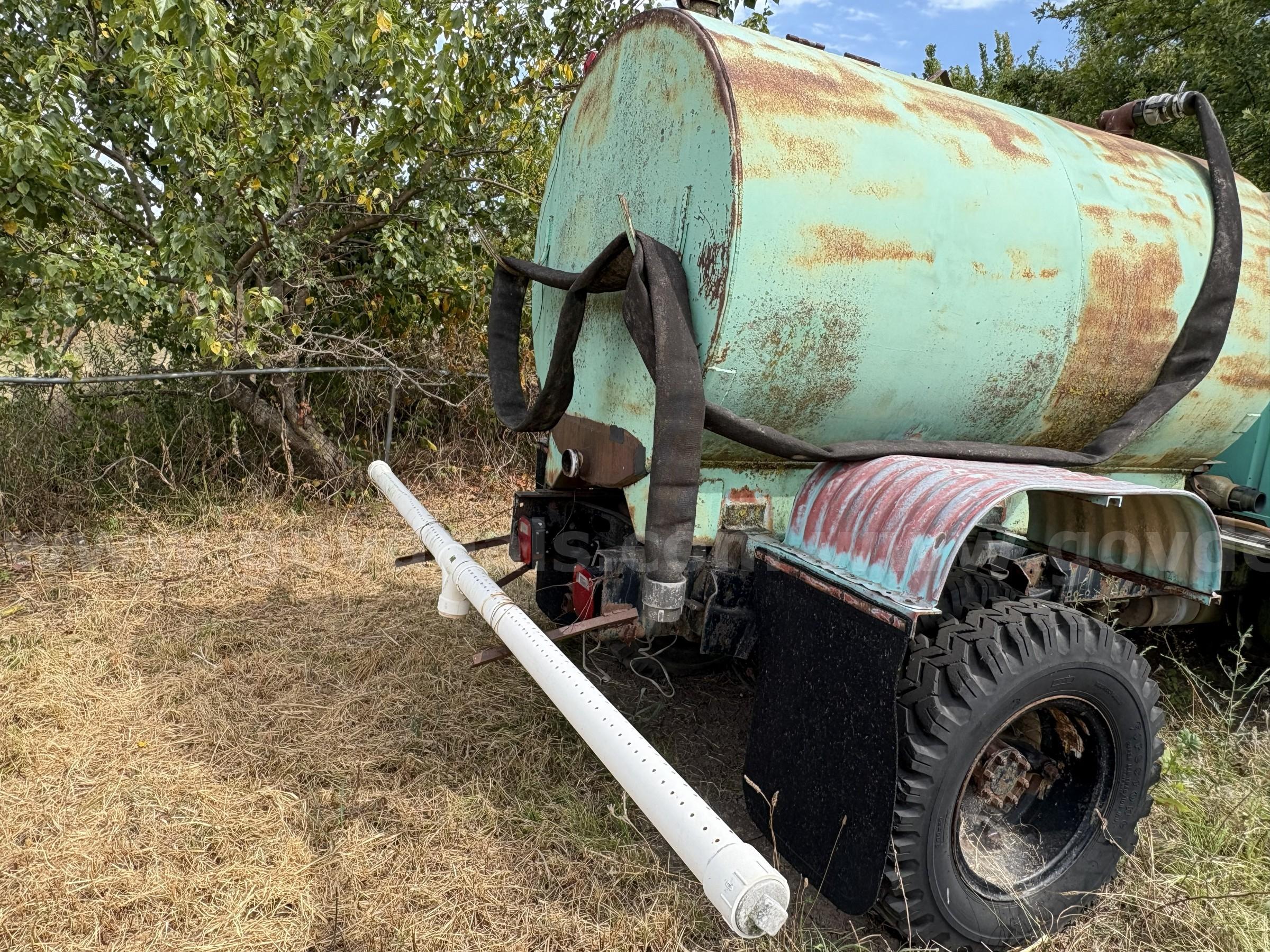 International Water Truck International  Government Surplus Auction - Photo #5