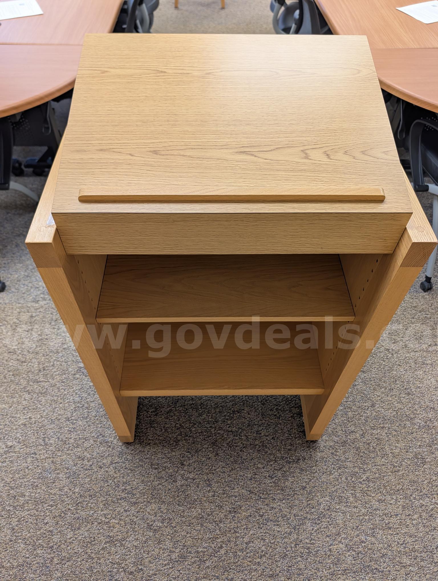 Wood Podium   Government Surplus Auction - Photo #3
