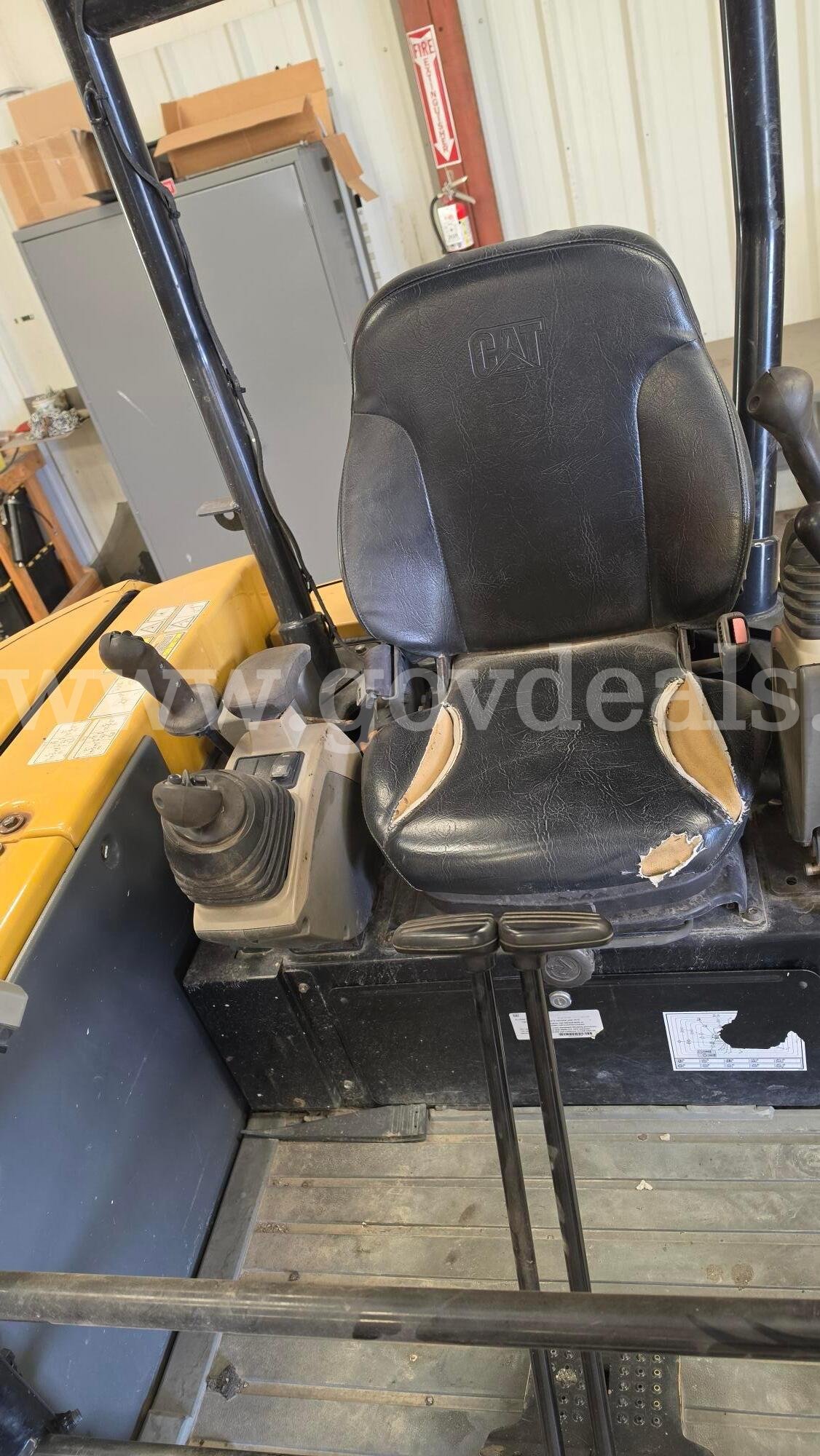 2015 Caterpillar Mini- Excavator Caterpillar 304E2 Government Surplus Auction - Photo #5