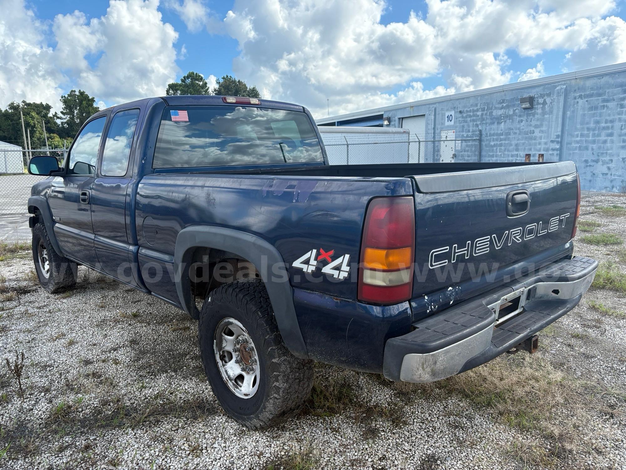 2002 Chevrolet Silverado 2500 LS Ext. Cab 4WD Chevrolet Silverado Government Surplus Auction - Photo #3