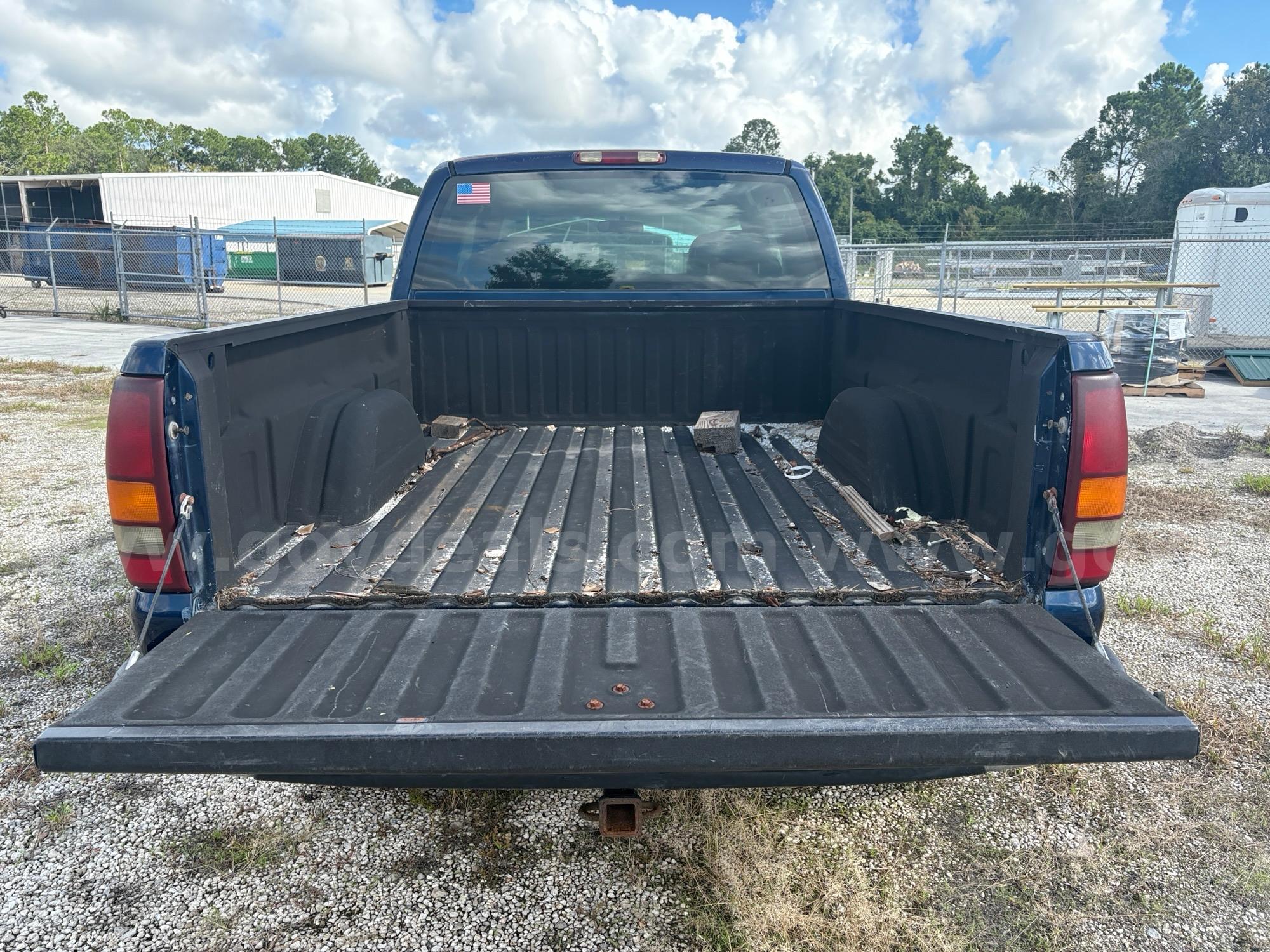 2002 Chevrolet Silverado 2500 LS Ext. Cab 4WD Chevrolet Silverado Government Surplus Auction - Photo #4