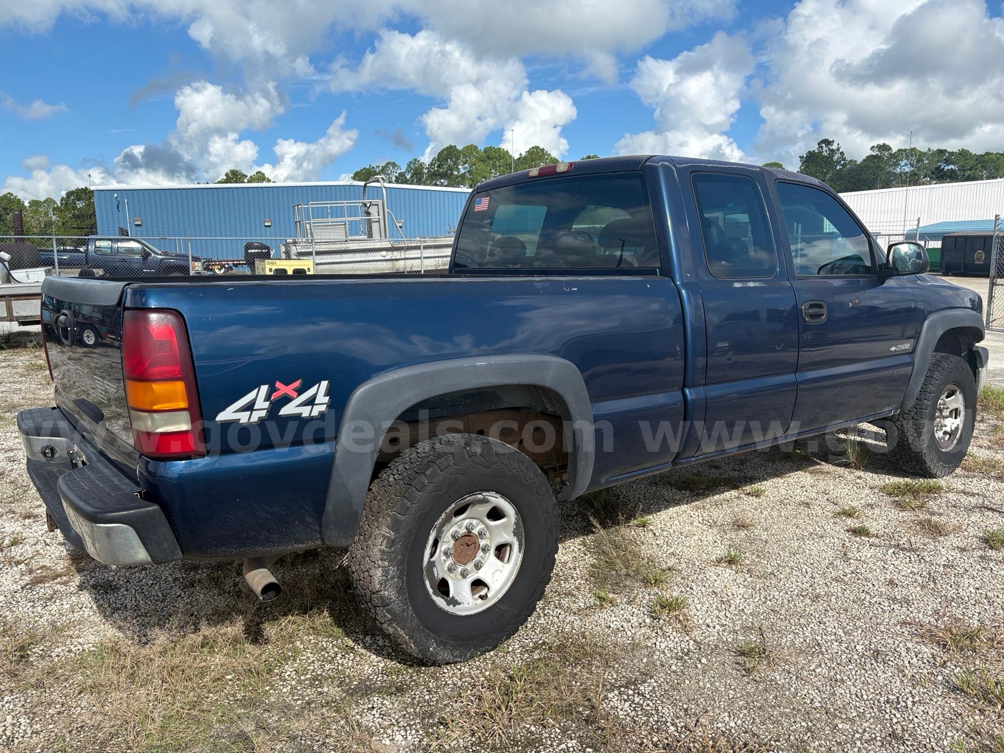 2002 Chevrolet Silverado 2500 LS Ext. Cab 4WD Chevrolet Silverado Government Surplus Auction - Photo #5