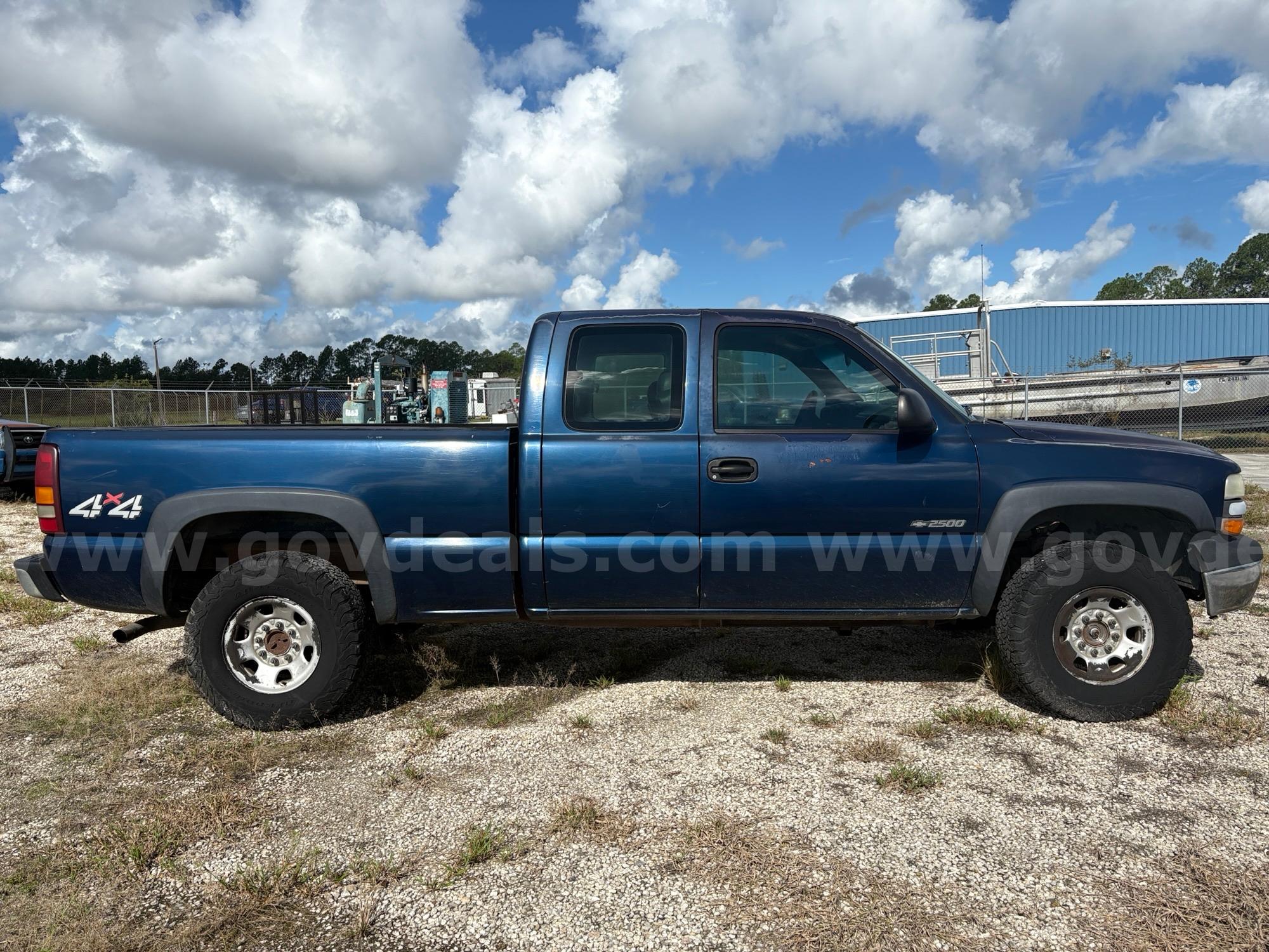 2002 Chevrolet Silverado 2500 LS Ext. Cab 4WD Chevrolet Silverado Government Surplus Auction - Photo #6