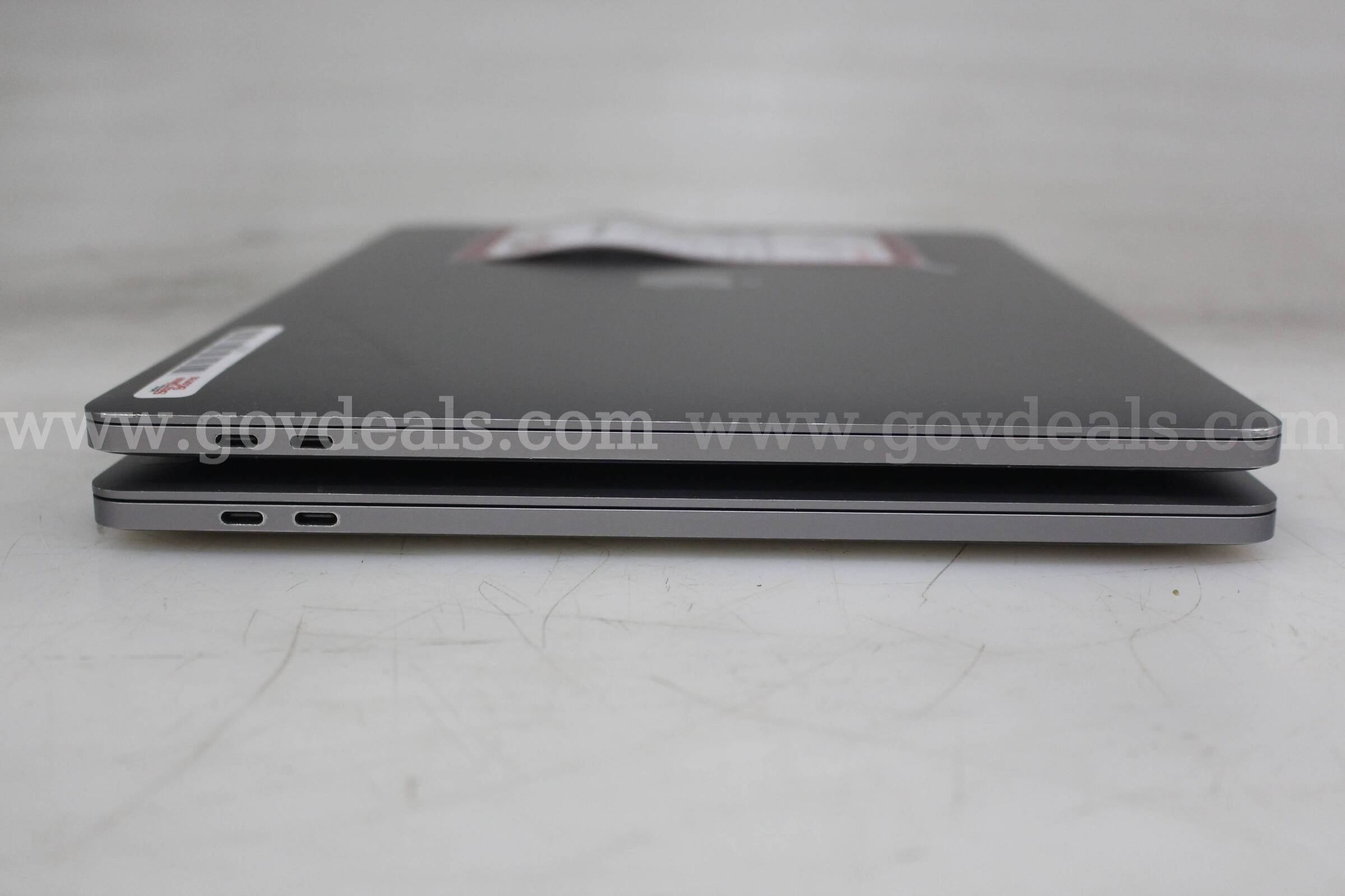 Lot of (2) Apple MacBook Pro Laptops Apple MacBook Pro Government Surplus Auction - Photo #2