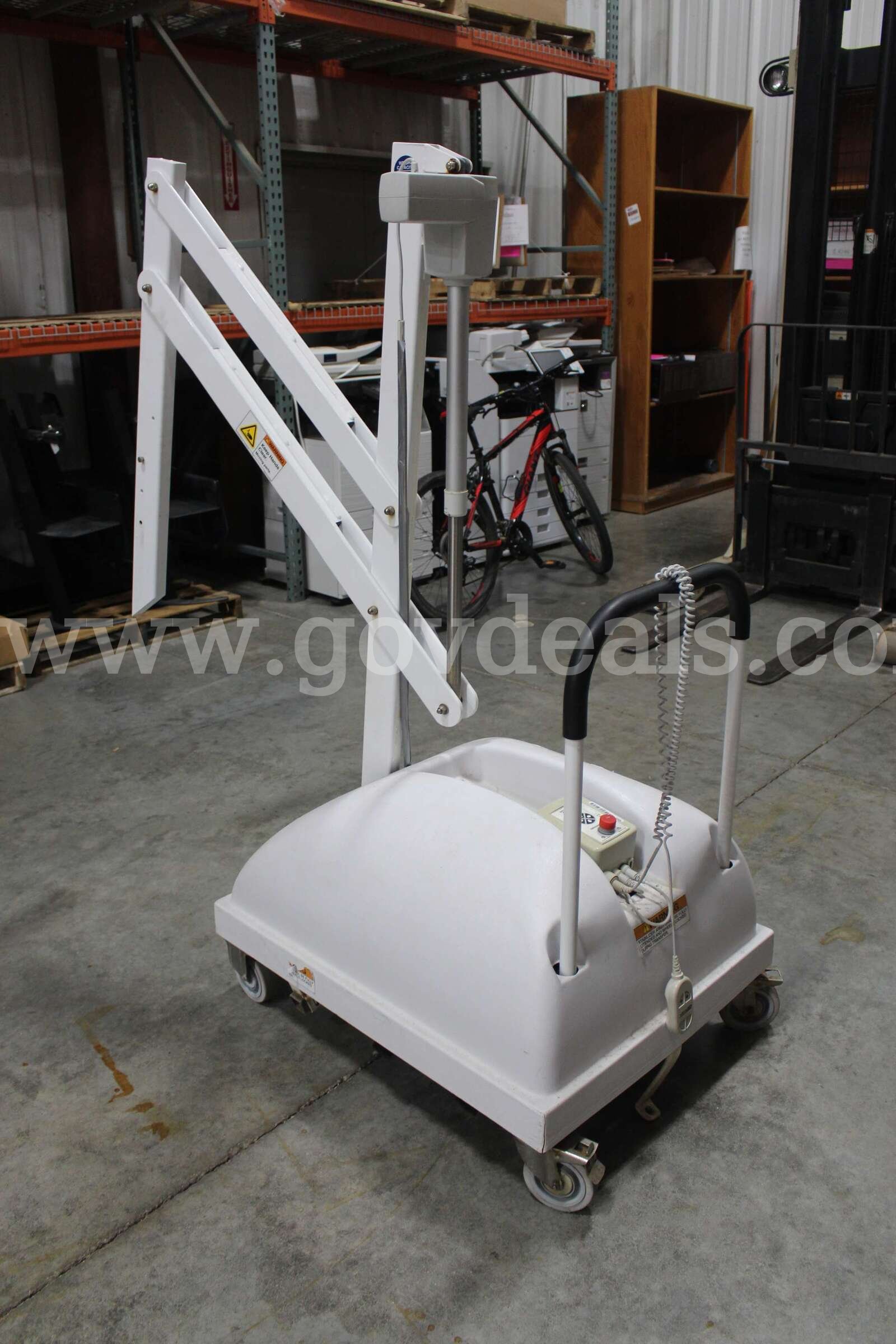 Portable Aquatic Patient Lift PAL 1000 SR Smith 1000 Government Surplus Auction - Photo #2
