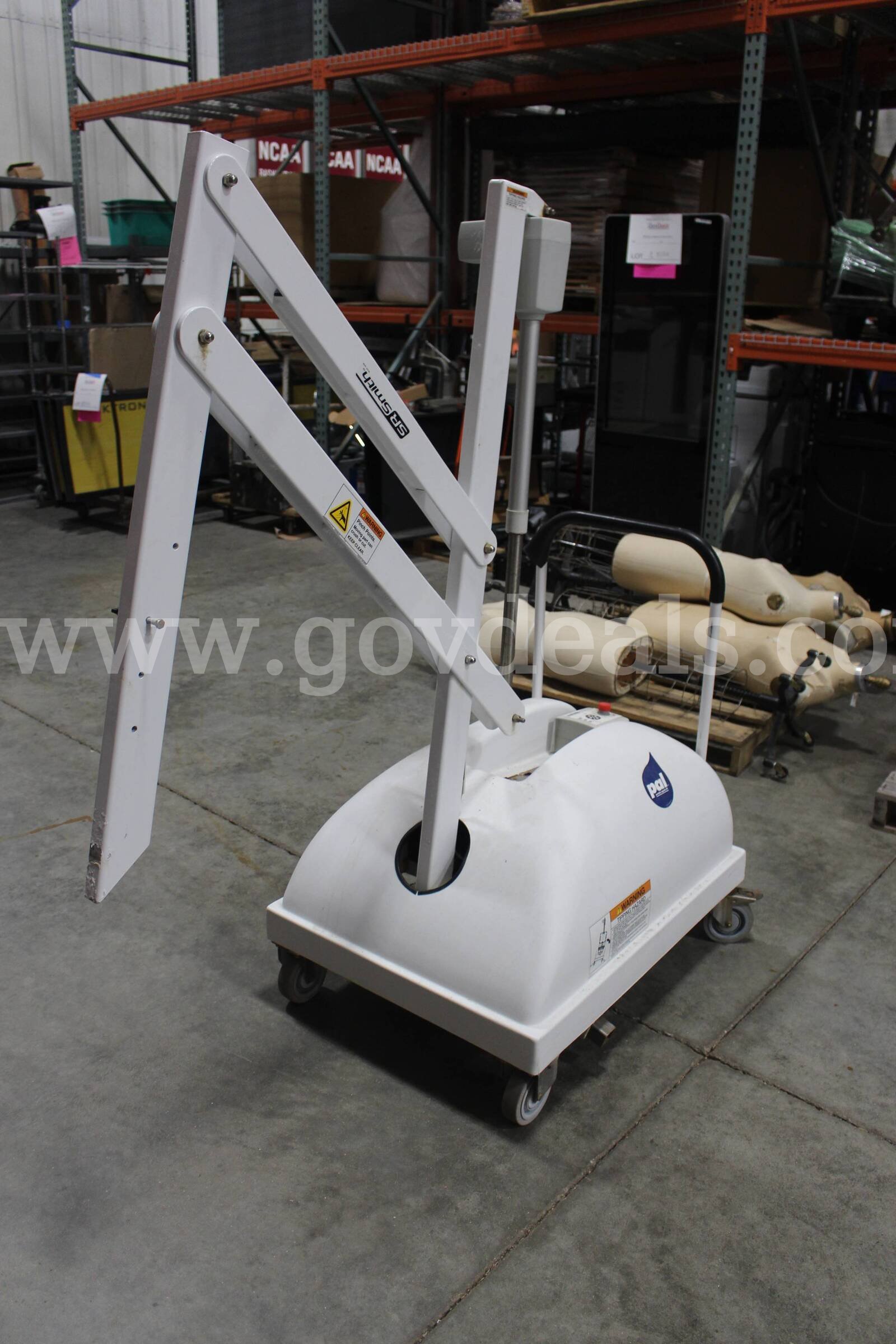 Portable Aquatic Patient Lift PAL 1000 SR Smith 1000 Government Surplus Auction - Photo #5