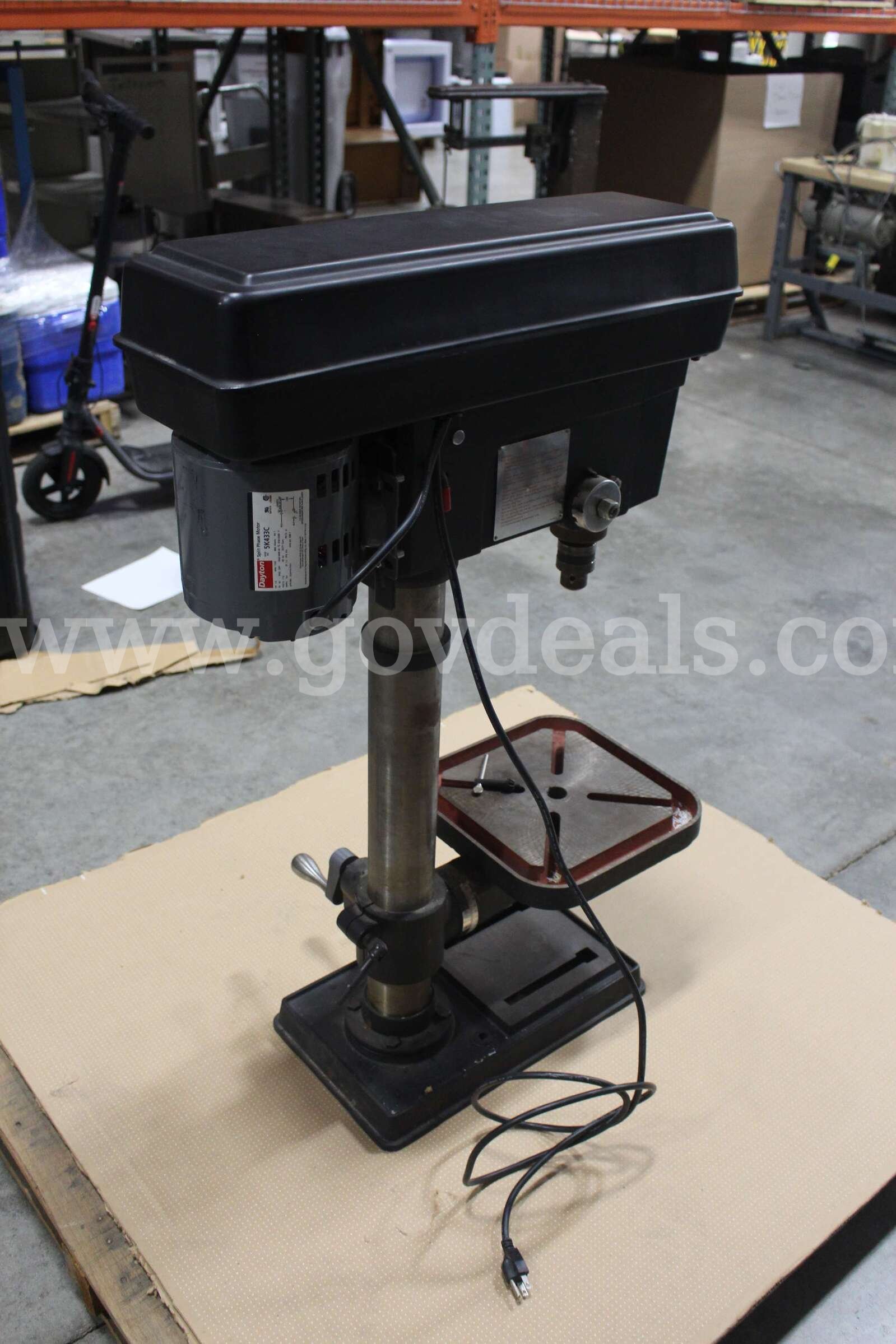 (1) Dayton 5-Speed 16" Drill Press Dayton 5Z146C Government Surplus Auction - Photo #3
