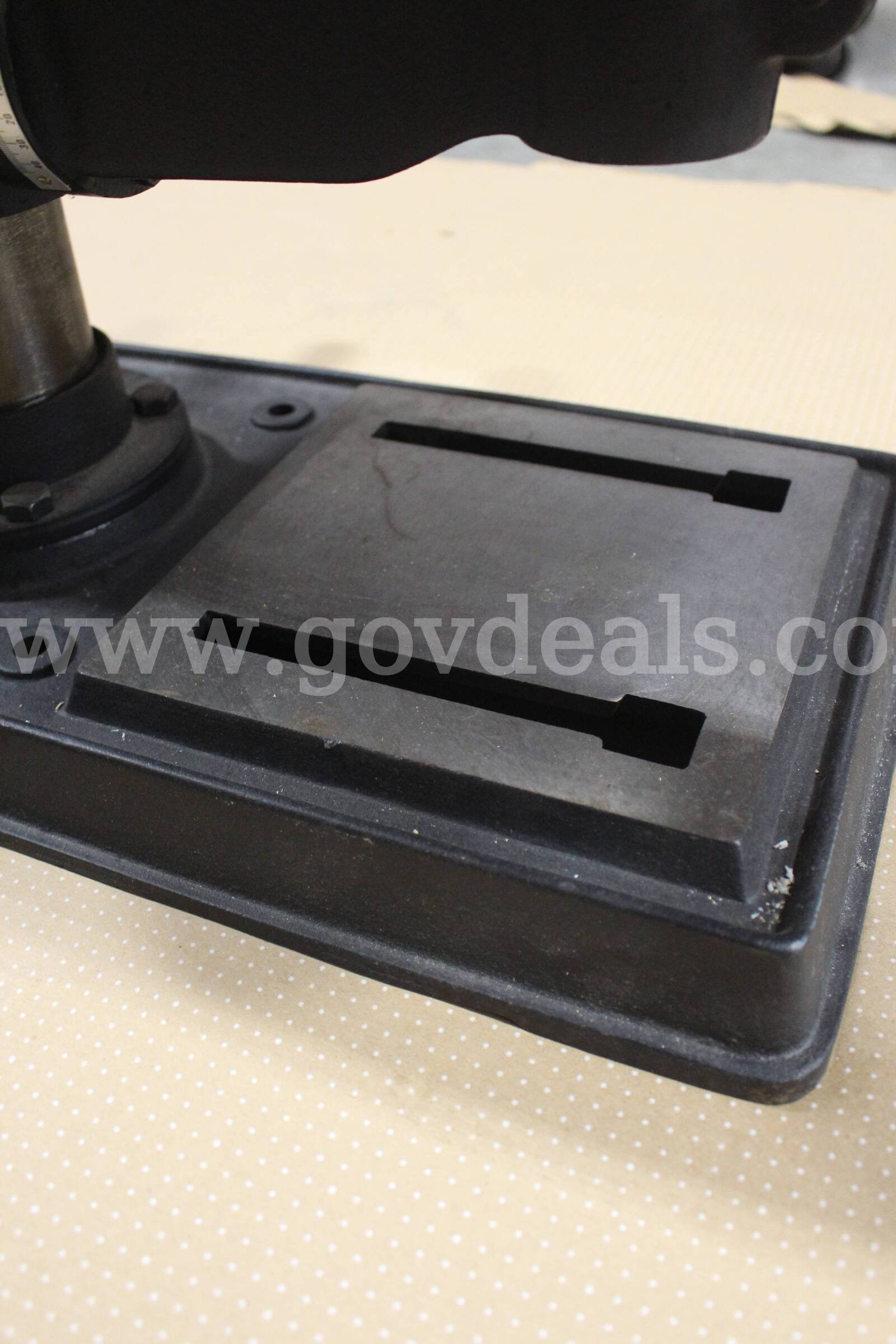(1) Dayton 5-Speed 16" Drill Press Dayton 5Z146C Government Surplus Auction - Photo #6