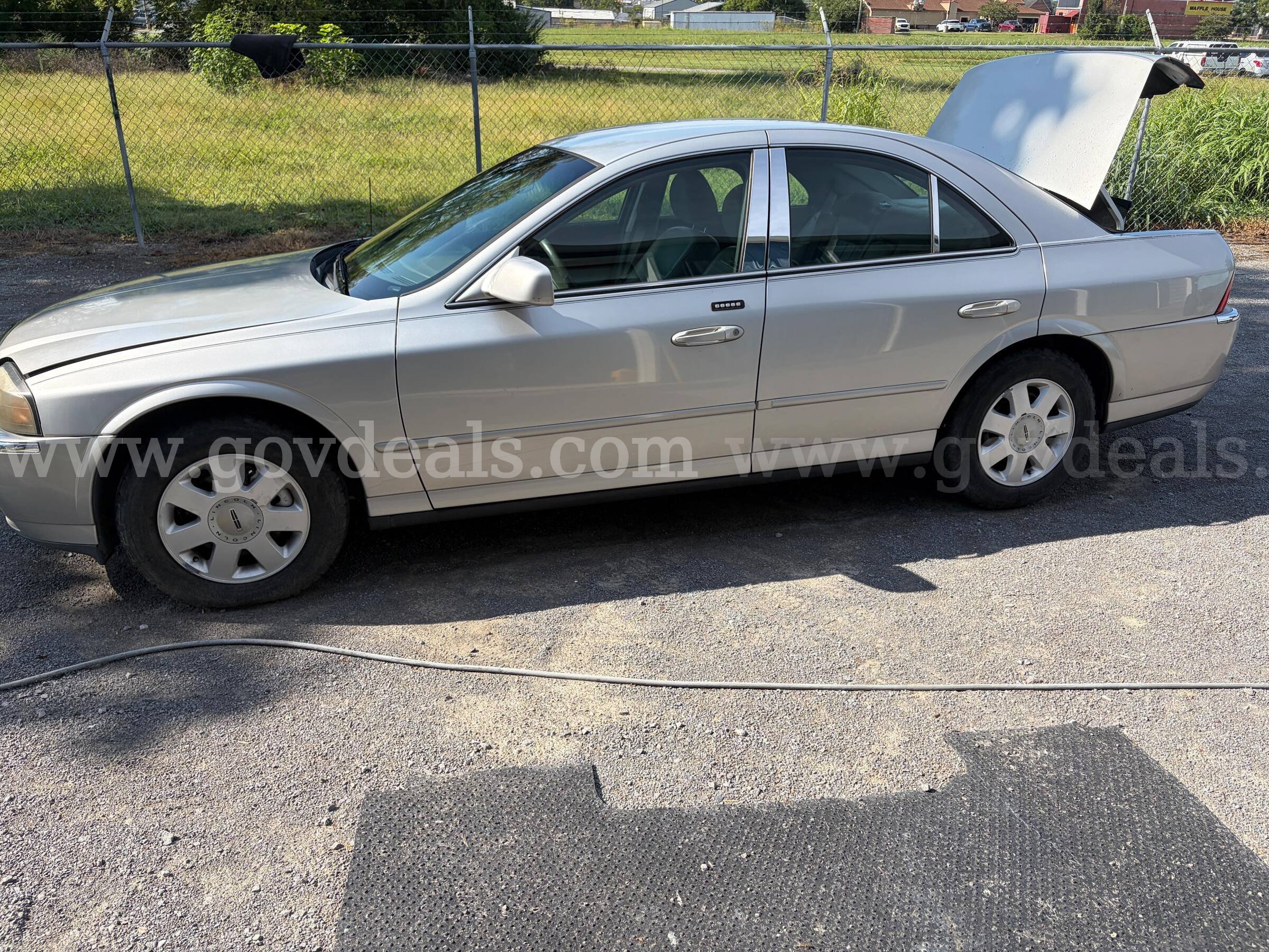 2004 Lincoln LS Lincoln LS Government Surplus Auction - Photo #3
