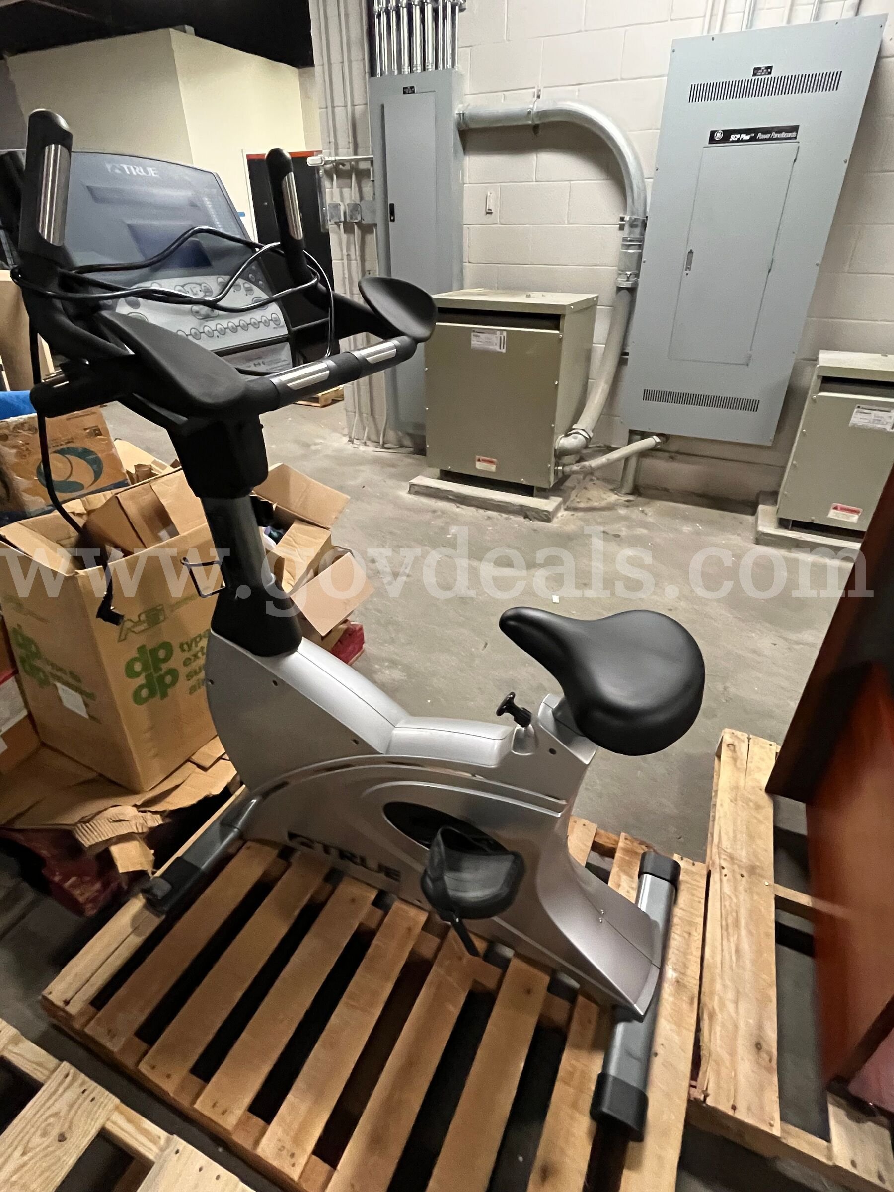 True Fitness Treadmill, Cross Trainer, Upright Bike, Bench with Dumbbells and Dumbbell Rack - Great Condition True Fitness  Government Surplus Auction - Photo #5