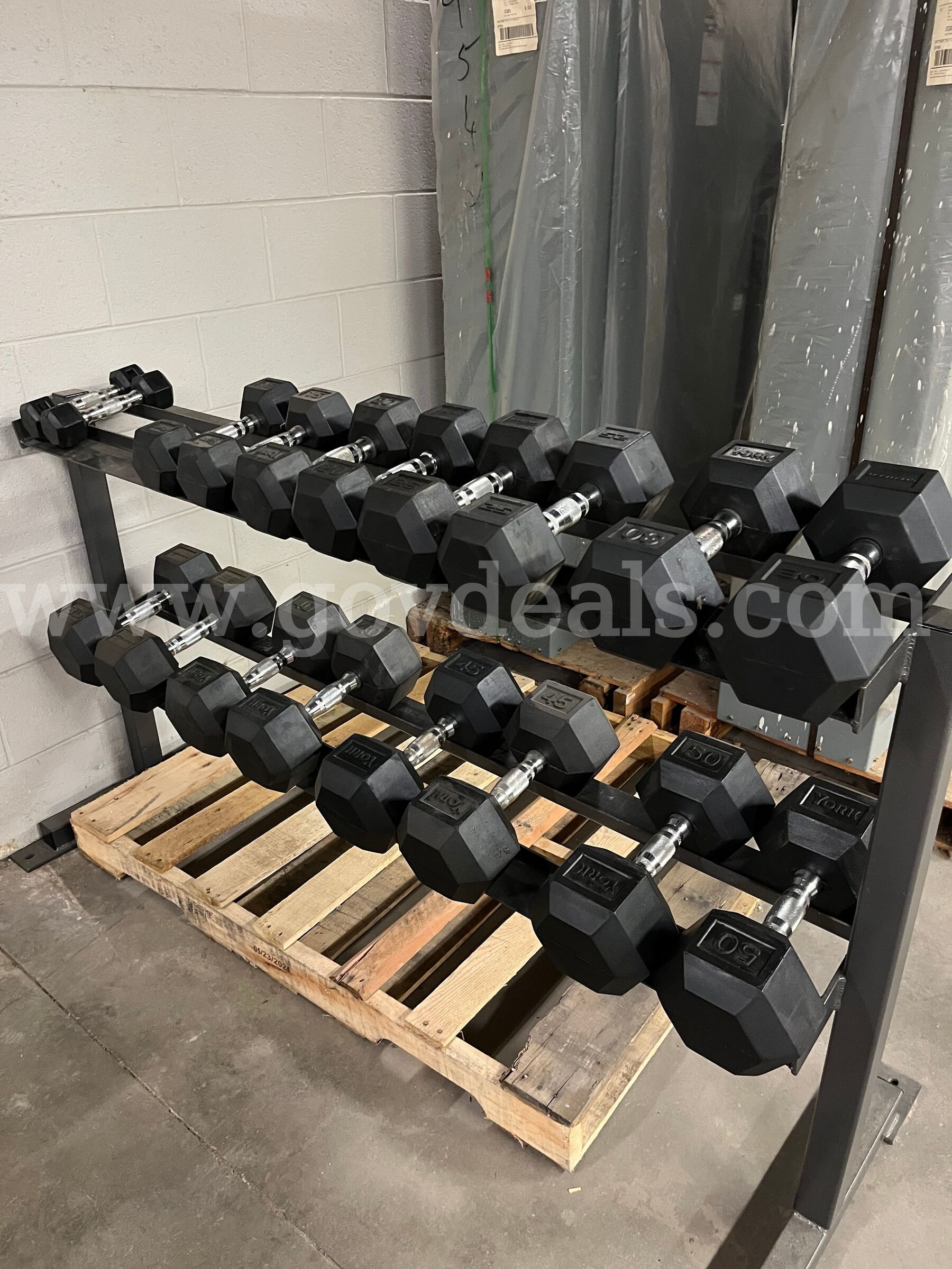 True Fitness Treadmill, Cross Trainer, Upright Bike, Bench with Dumbbells and Dumbbell Rack - Great Condition True Fitness  Government Surplus Auction - Photo #6