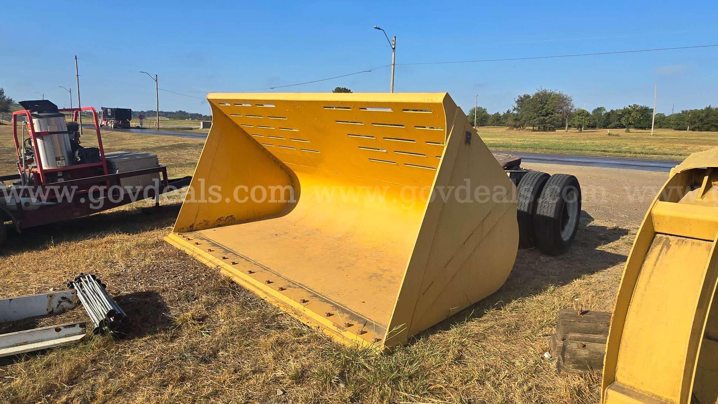 Rockland Bucket Rockland WC 644K Government Surplus Auction - Photo #2