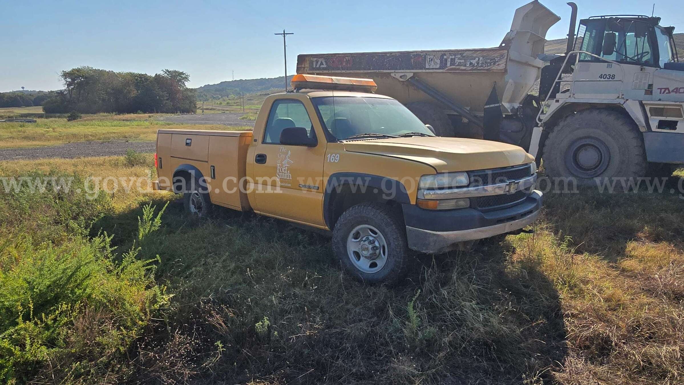 2001 Chevrolet Silverado 2500HD Chevrolet Silverado 2500HD Government Surplus Auction - Photo #3