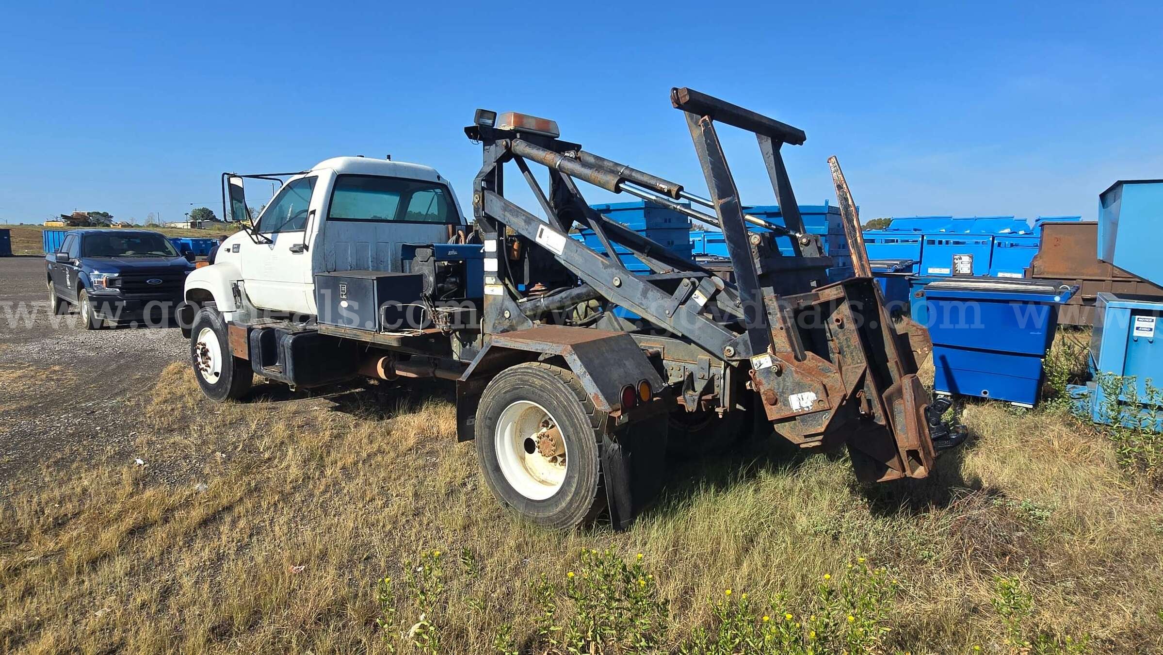 1998 GMC C6500 C7H042 Hooklift Roll-Off Truck GMC C6500 Government Surplus Auction - Photo #3