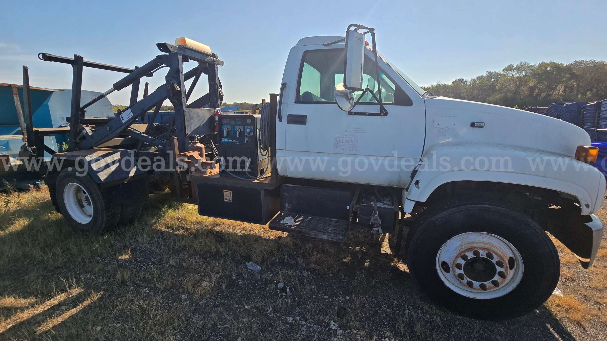 1998 GMC C6500 C7H042 Hooklift Roll-Off Truck GMC C6500 Government Surplus Auction - Photo #6