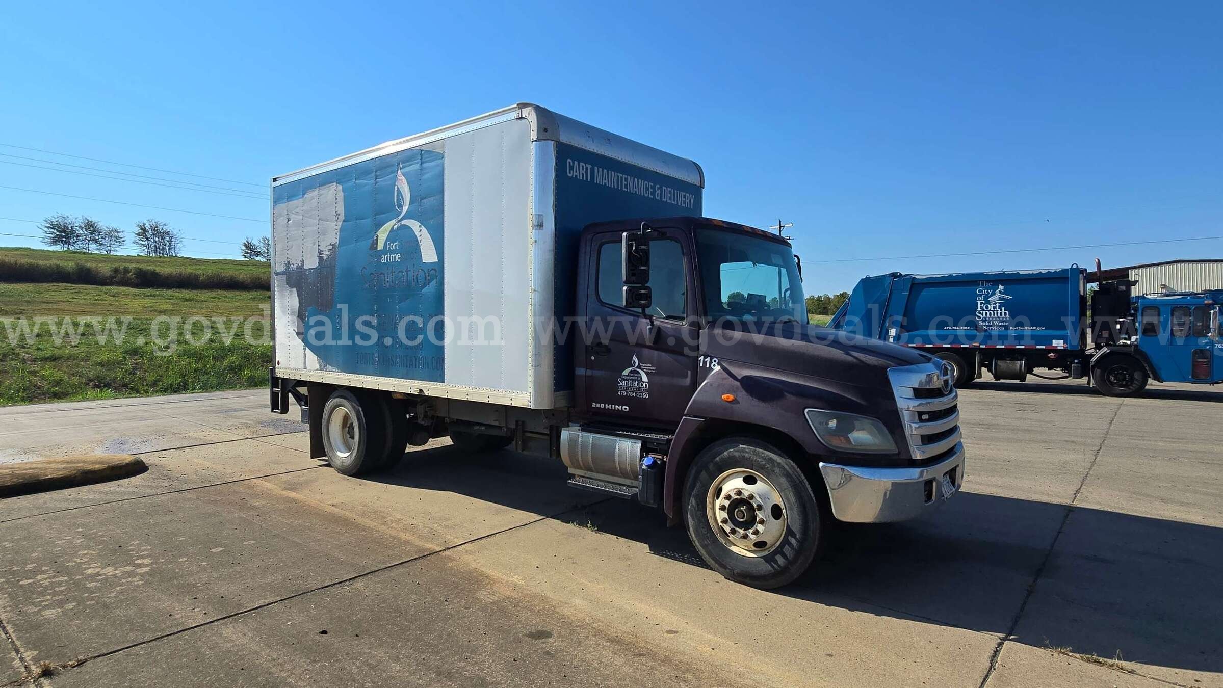2015 Hino 268 Box Truck – New Roof