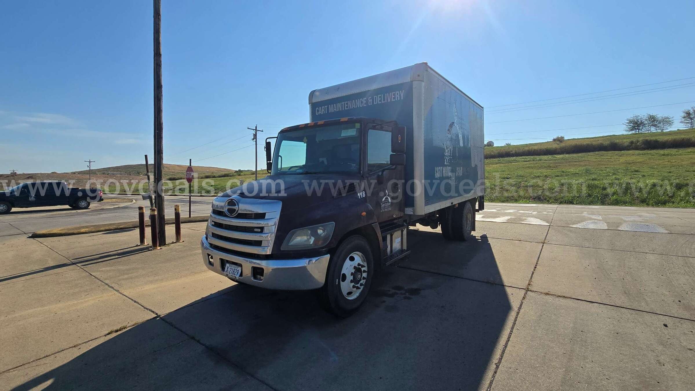 2015 Hino 268 Box Truck – New Roof Hino 268 Government Surplus Auction - Photo #2