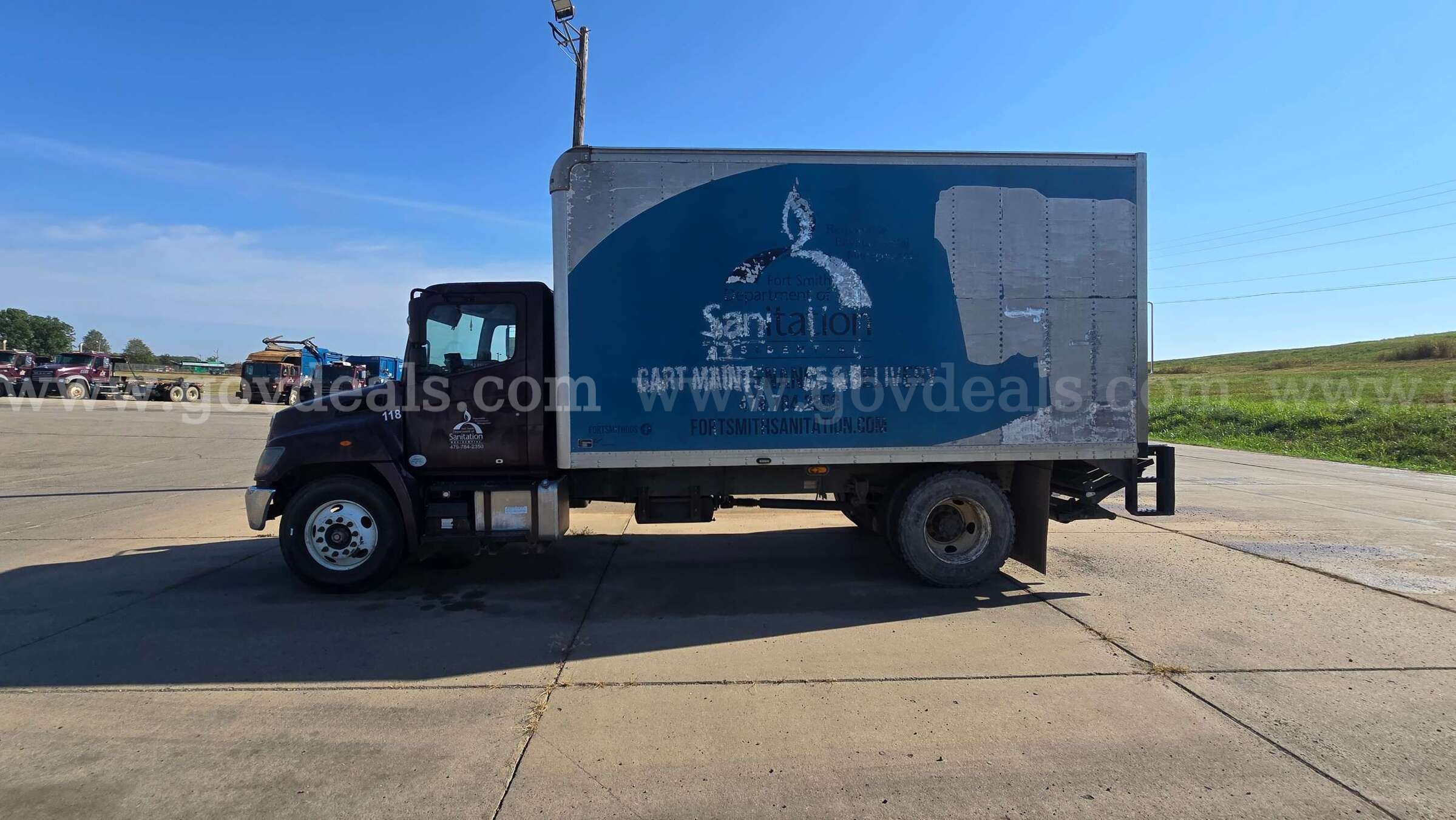 2015 Hino 268 Box Truck – New Roof Hino 268 Government Surplus Auction - Photo #3