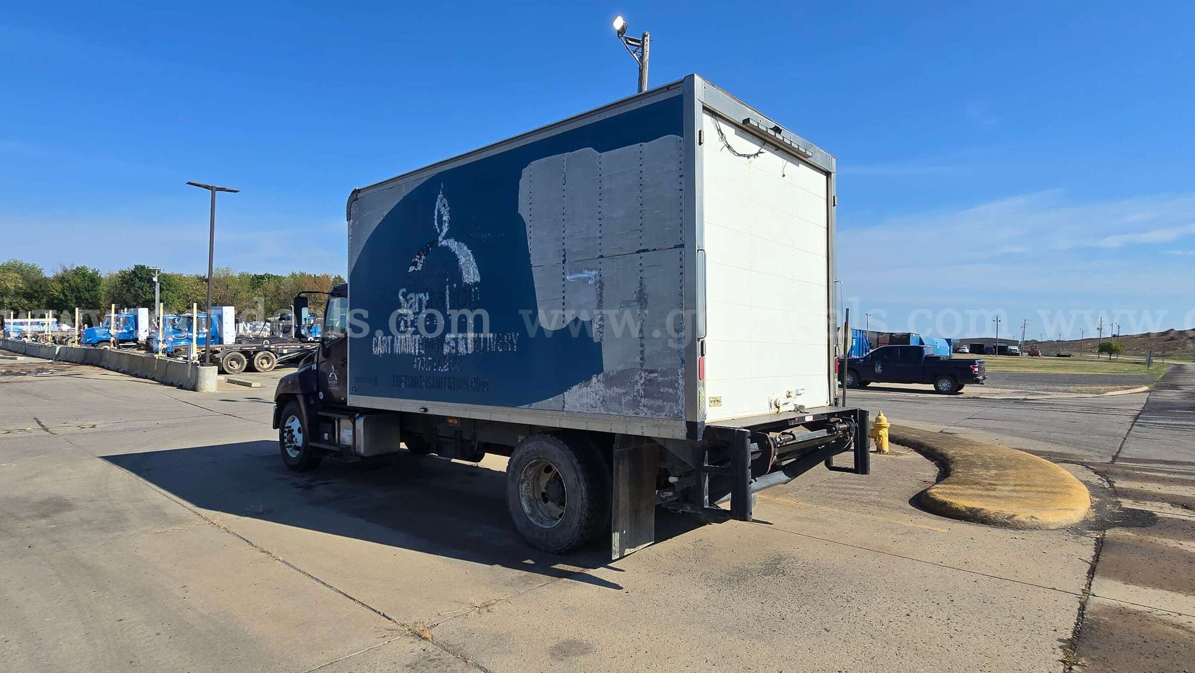 2015 Hino 268 Box Truck – New Roof Hino 268 Government Surplus Auction - Photo #4