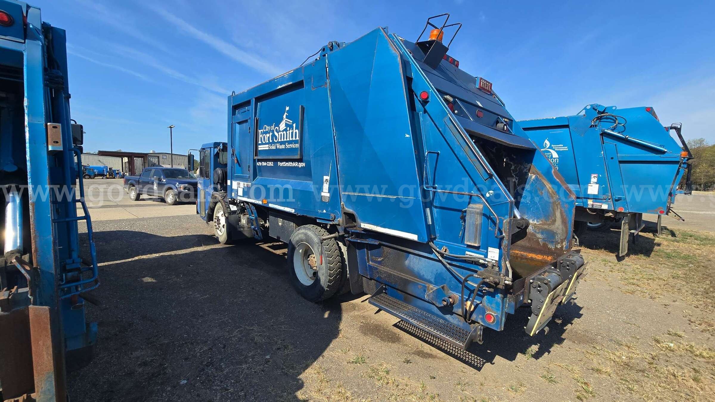 2004 Hino 268 Rear Loader Garbage Truck Hino 268 Government Surplus Auction - Photo #3