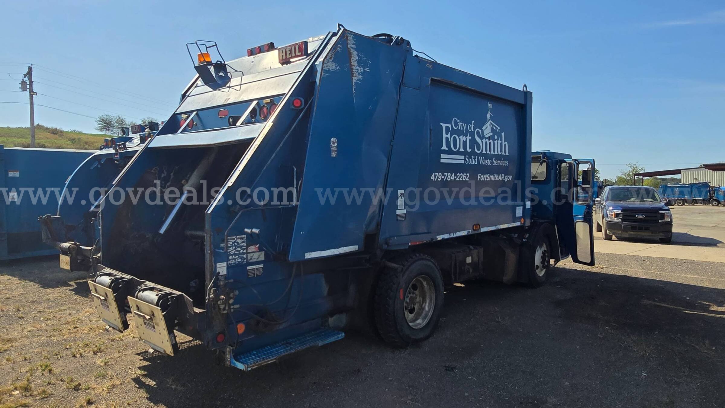 2004 Hino 268 Rear Loader Garbage Truck Hino 268 Government Surplus Auction - Photo #5