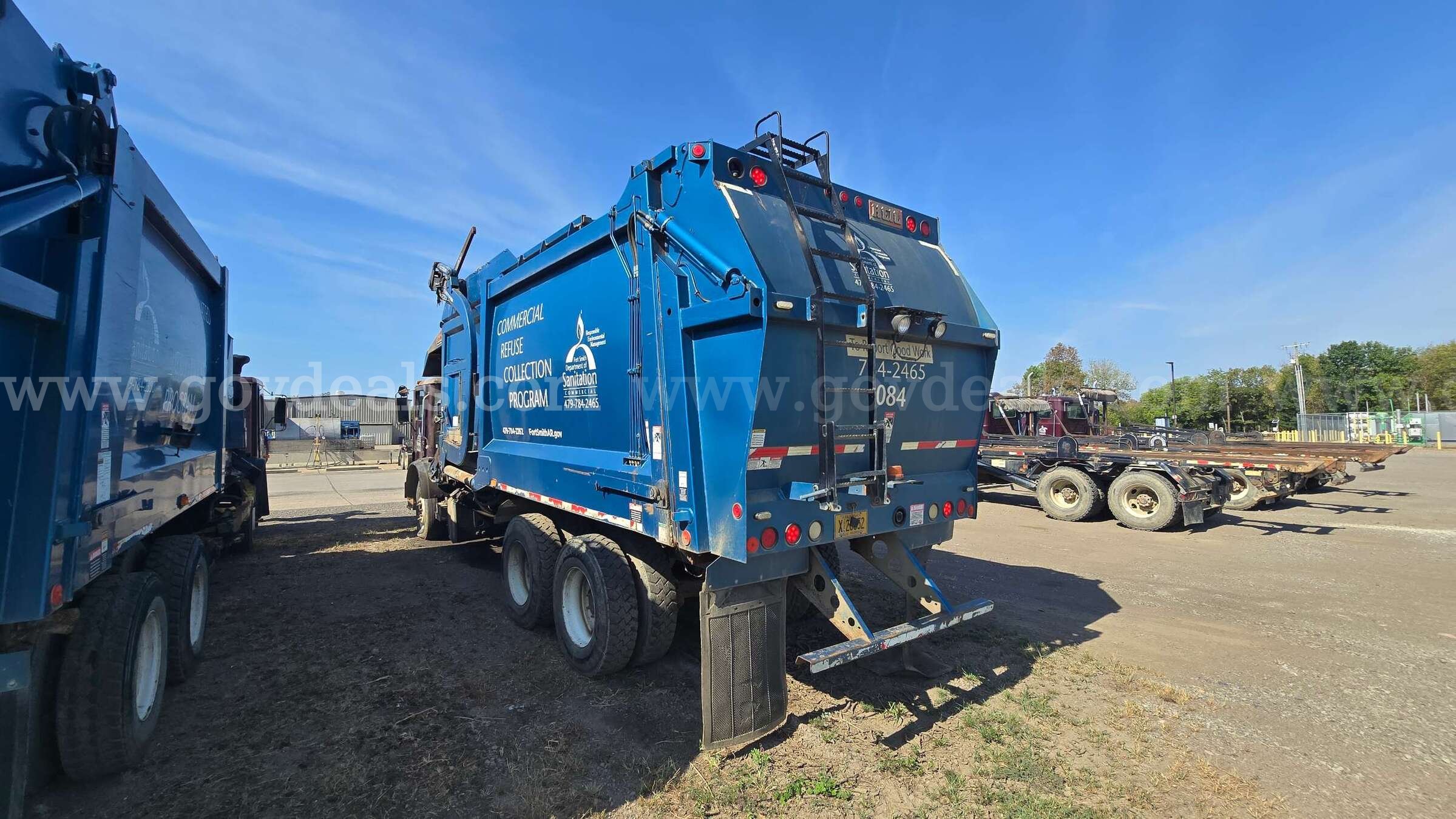 2013 Mack MRU600 Heil Front Loader Garbage Truck Mack MRU600 Government Surplus Auction - Photo #3