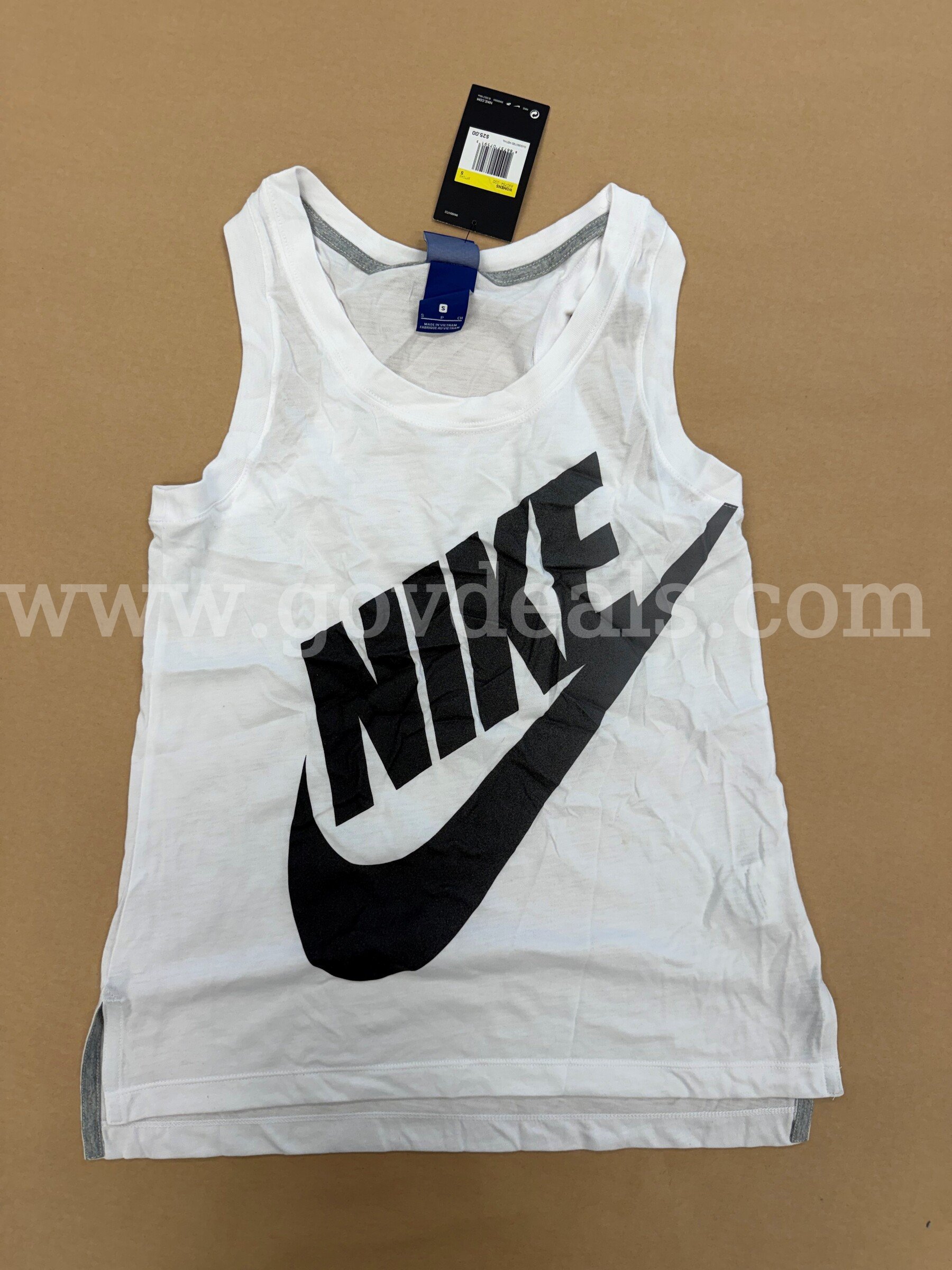 Assorted PINK & NIKE Women's Clothing - Size XS & S   Government Surplus Auction - Photo #2