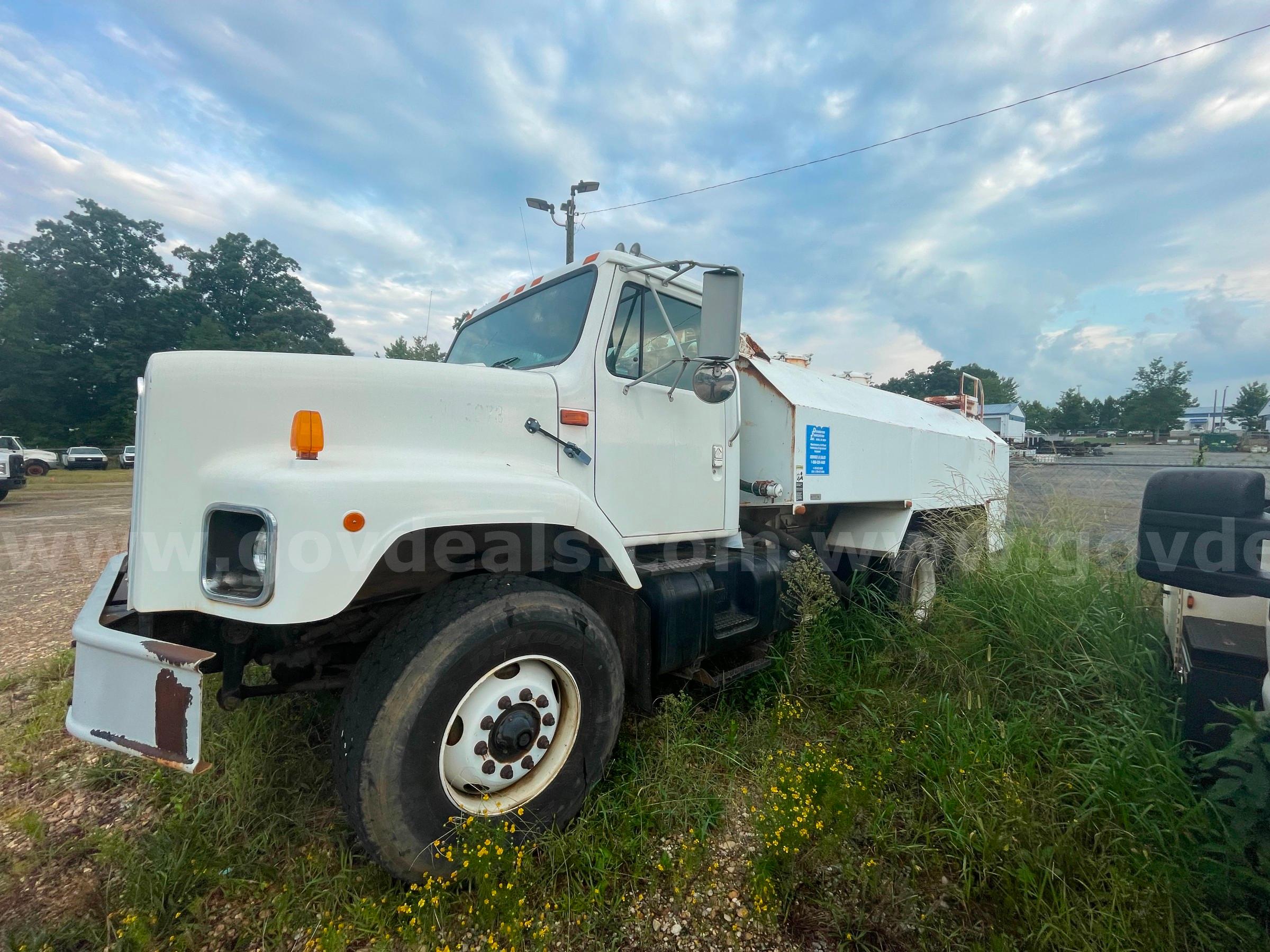 1999 International 2674 International 2674 Government Surplus Auction - Photo #2