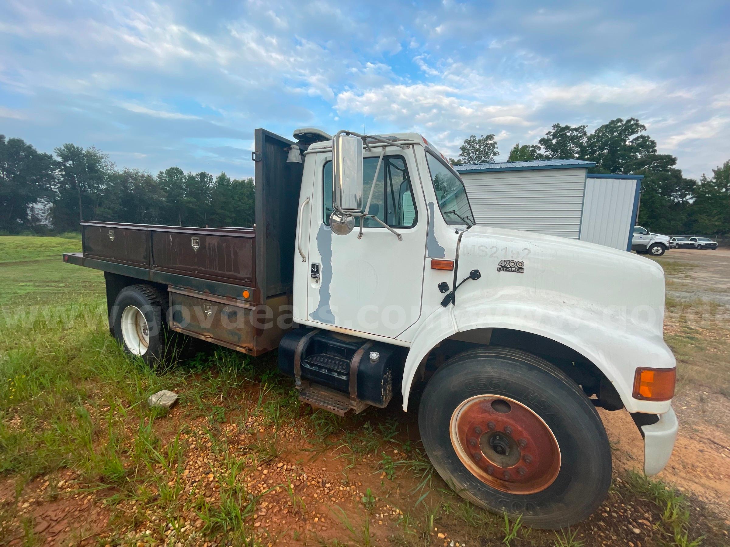 2001 International 4700 International 4700 Government Surplus Auction - Photo #4