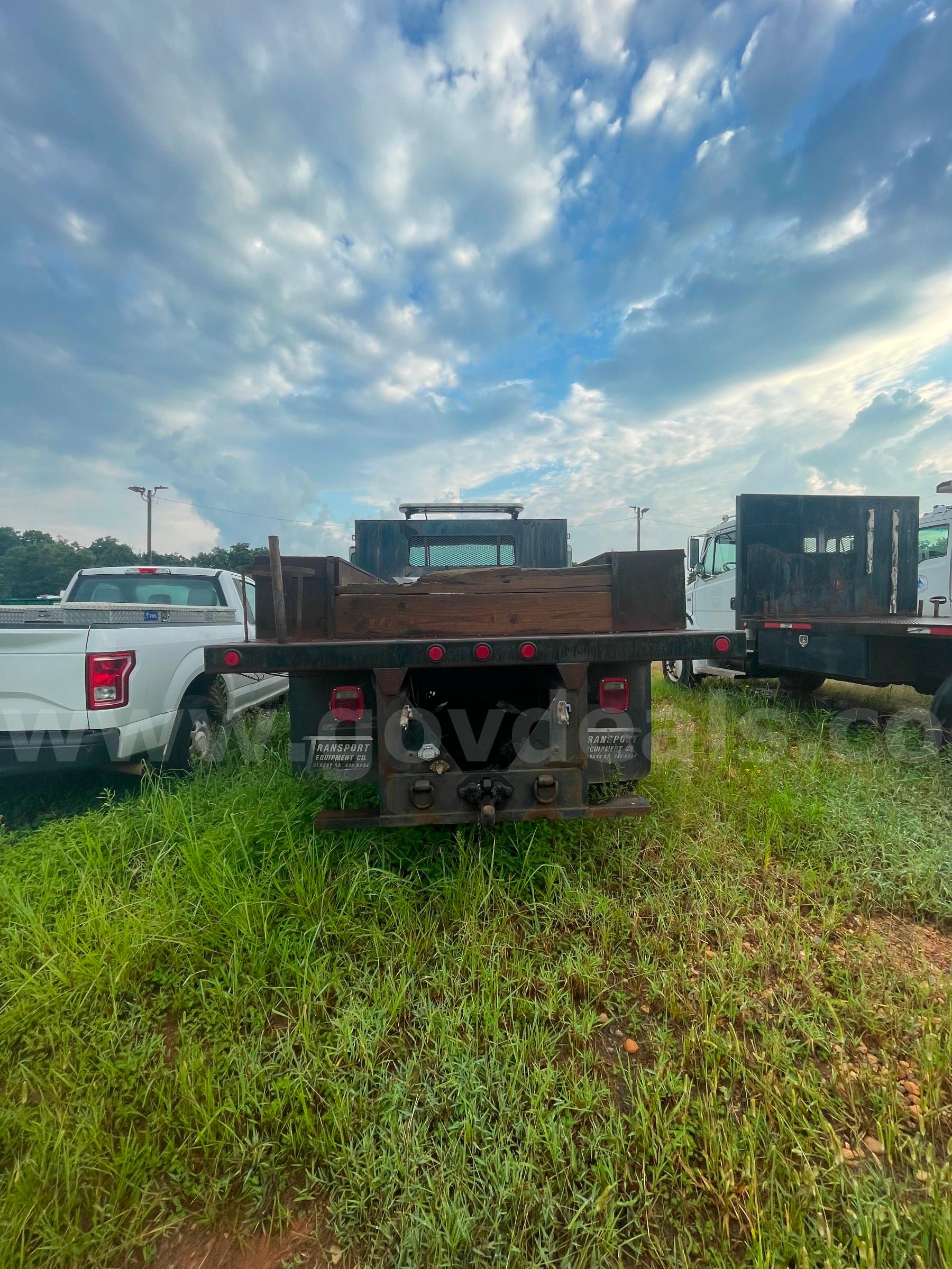 2001 International 4700 International 4700 Government Surplus Auction - Photo #5