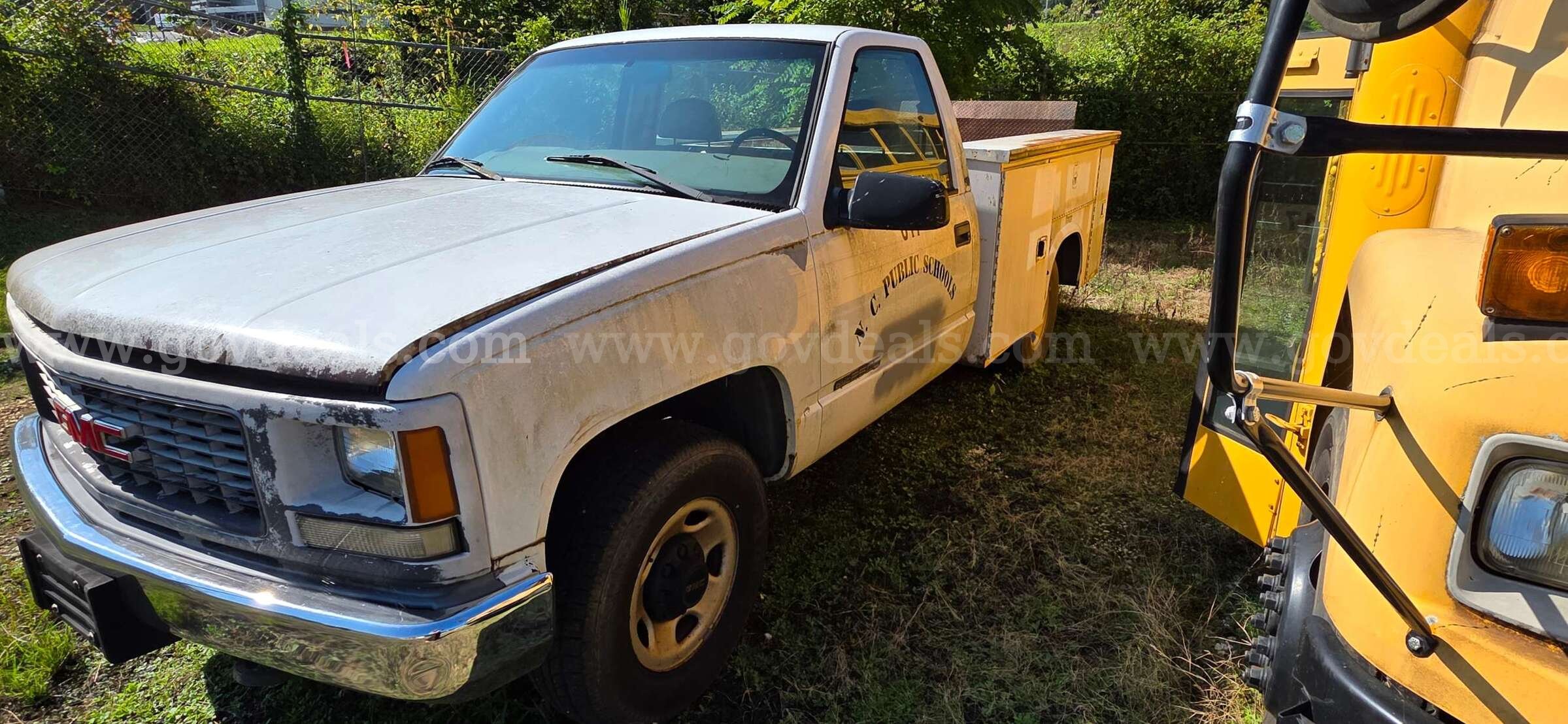 2000 GMC Sierra Classic 2500 (AS IS) GMC Sierra Government Surplus Auction - Photo #2