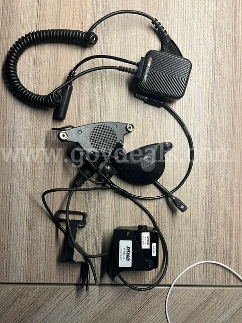 SetCom Liberator MWH-31transmitter SWE-1MZ4 speaker mic for motorcycle helmets   Government Surplus Auction - Photo #2