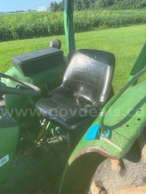 Lot of (1) John Deere 850 Tractor with Front End Loader. John Deere 850 Government Surplus Auction - Photo #2