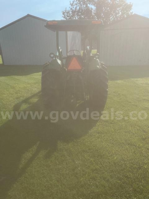 Lot of (1) John Deere 850 Tractor with Front End Loader. John Deere 850 Government Surplus Auction - Photo #4