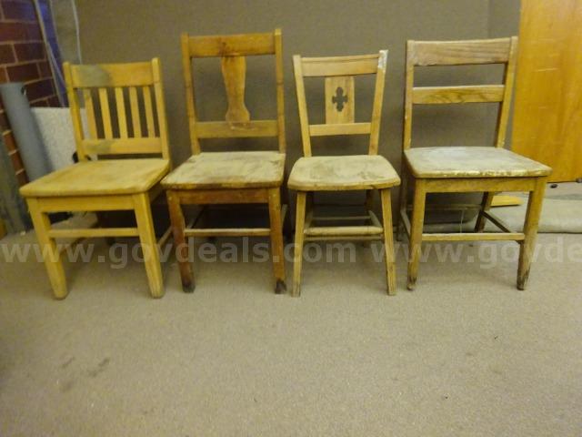 Lot of (9) Miscellaneous Wooden Chairs.   Government Surplus Auction - Photo #3