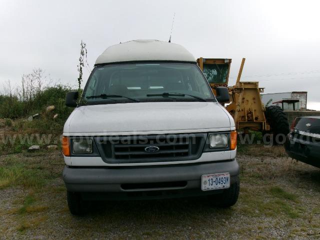 2007 Ford E350 Van with Wheelchair Lift, 81224 Miles. FORD E350 Government Surplus Auction - Photo #2
